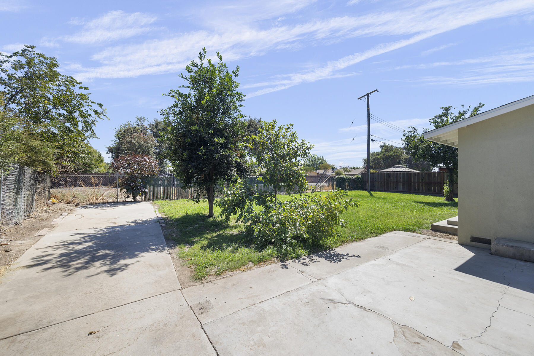 1117 W Wren Ave, Visalia, CA 93291