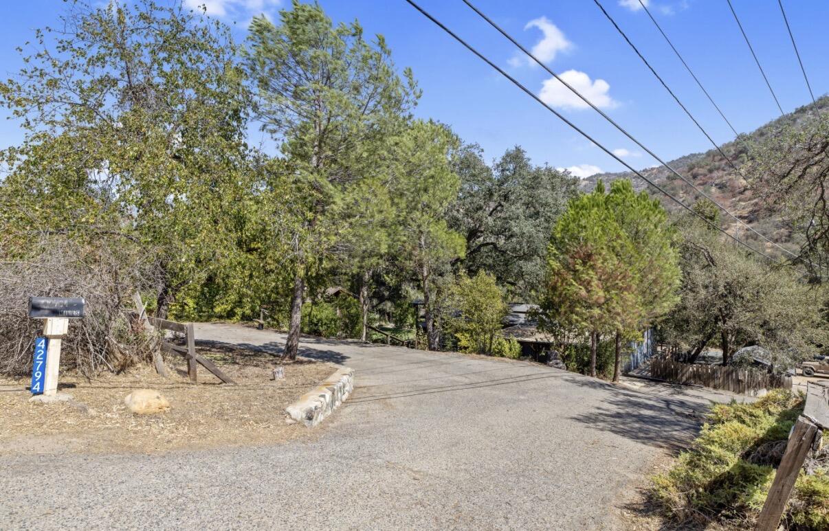 42794 Kaweah River Dr, Three Rivers, CA 93271