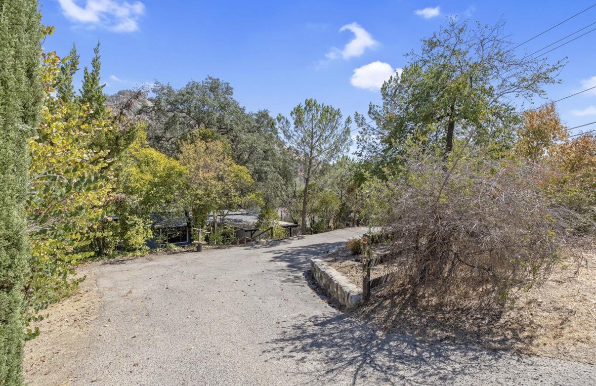 42794 Kaweah River Dr, Three Rivers, CA 93271