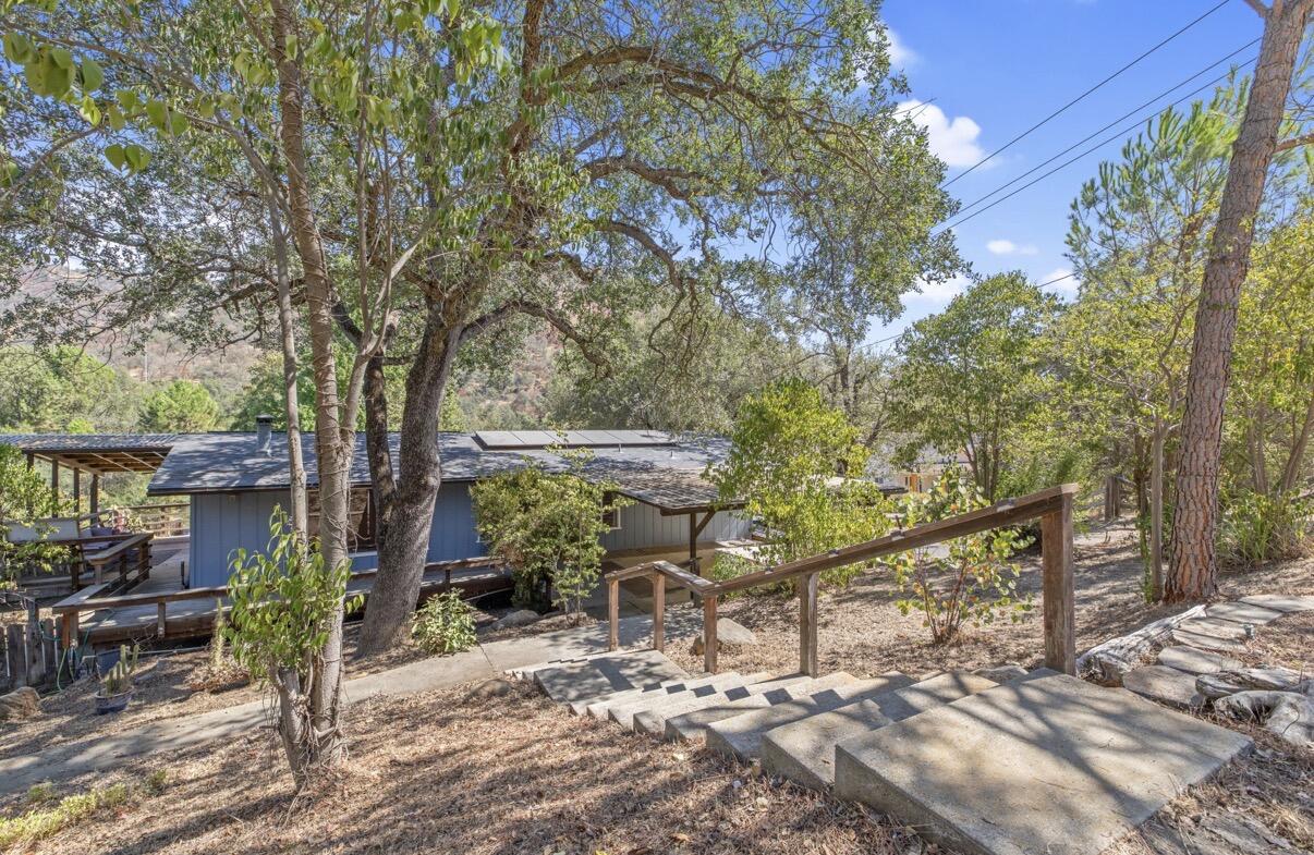 42794 Kaweah River Dr, Three Rivers, CA 93271