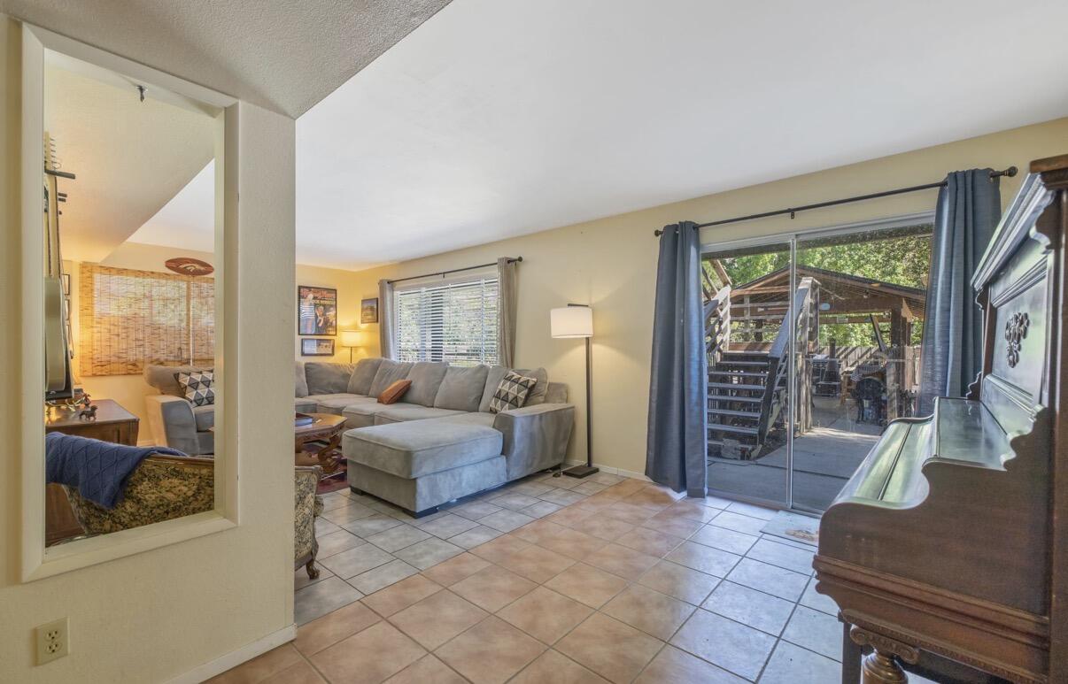 42794 Kaweah River Dr, Three Rivers, CA 93271