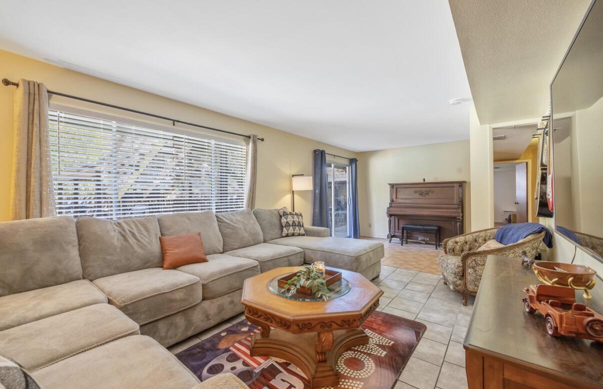 42794 Kaweah River Dr, Three Rivers, CA 93271