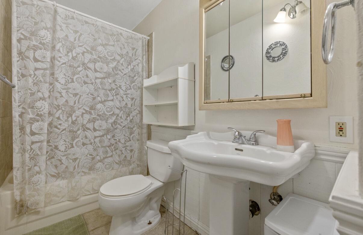42794 Kaweah River Dr, Three Rivers, CA 93271