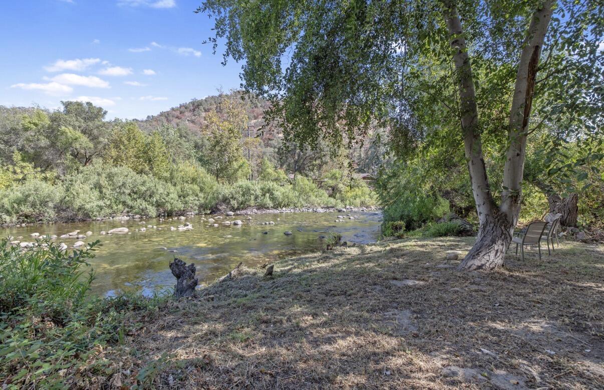 42794 Kaweah River Dr, Three Rivers, CA 93271