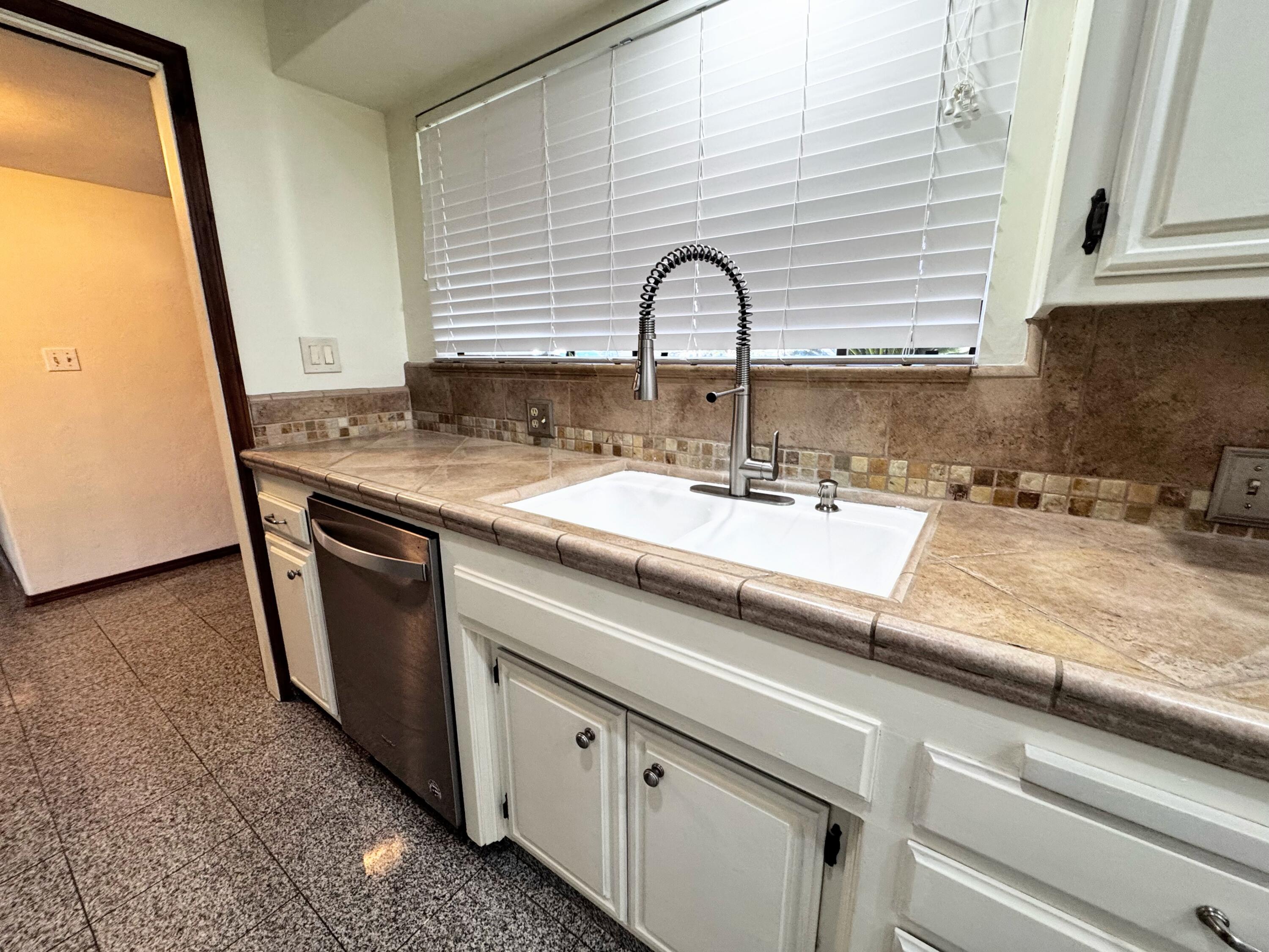 461 Ruma Rancho Ct, Porterville, CA 93257