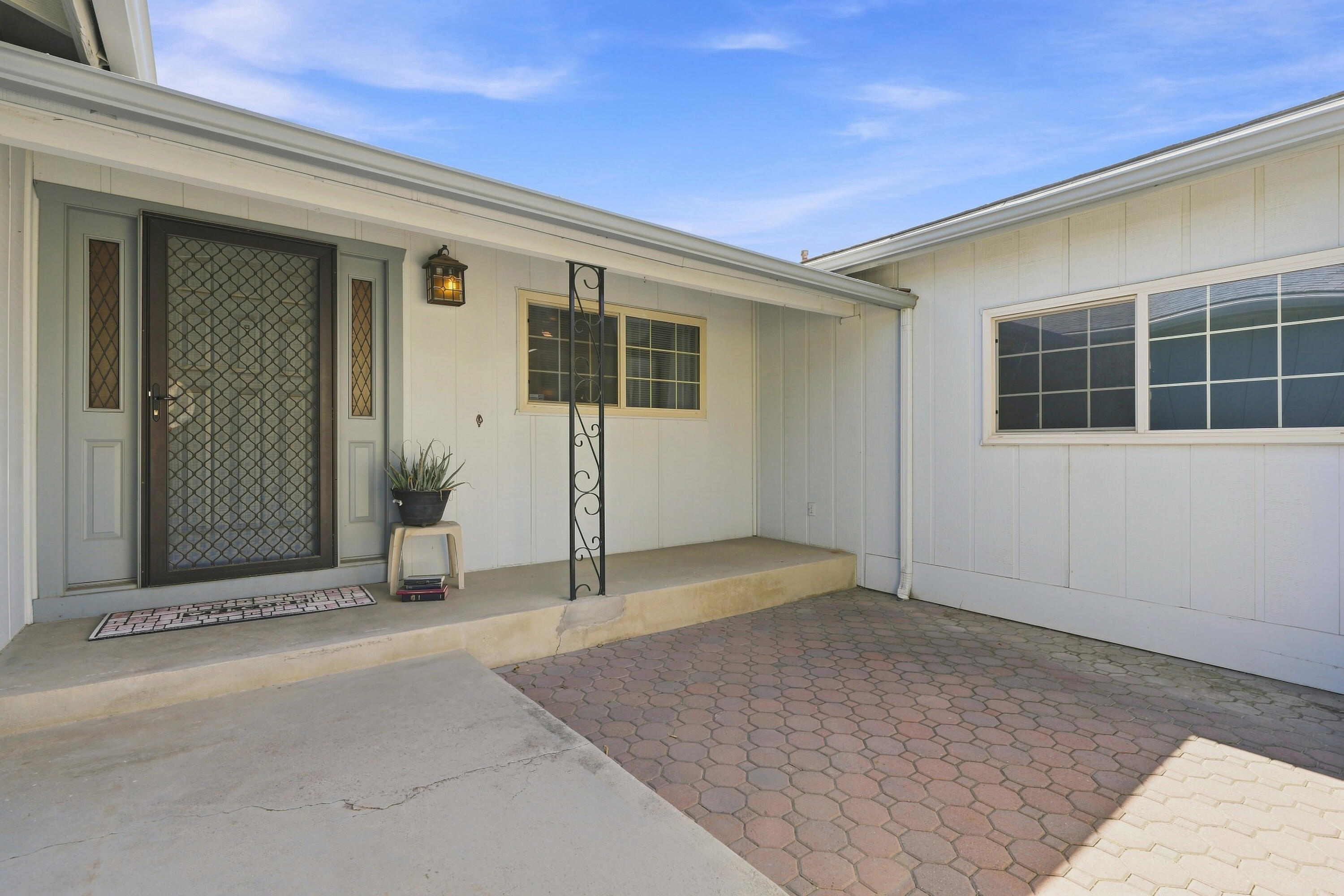 46 S Olive St, Lemoore, CA 93245