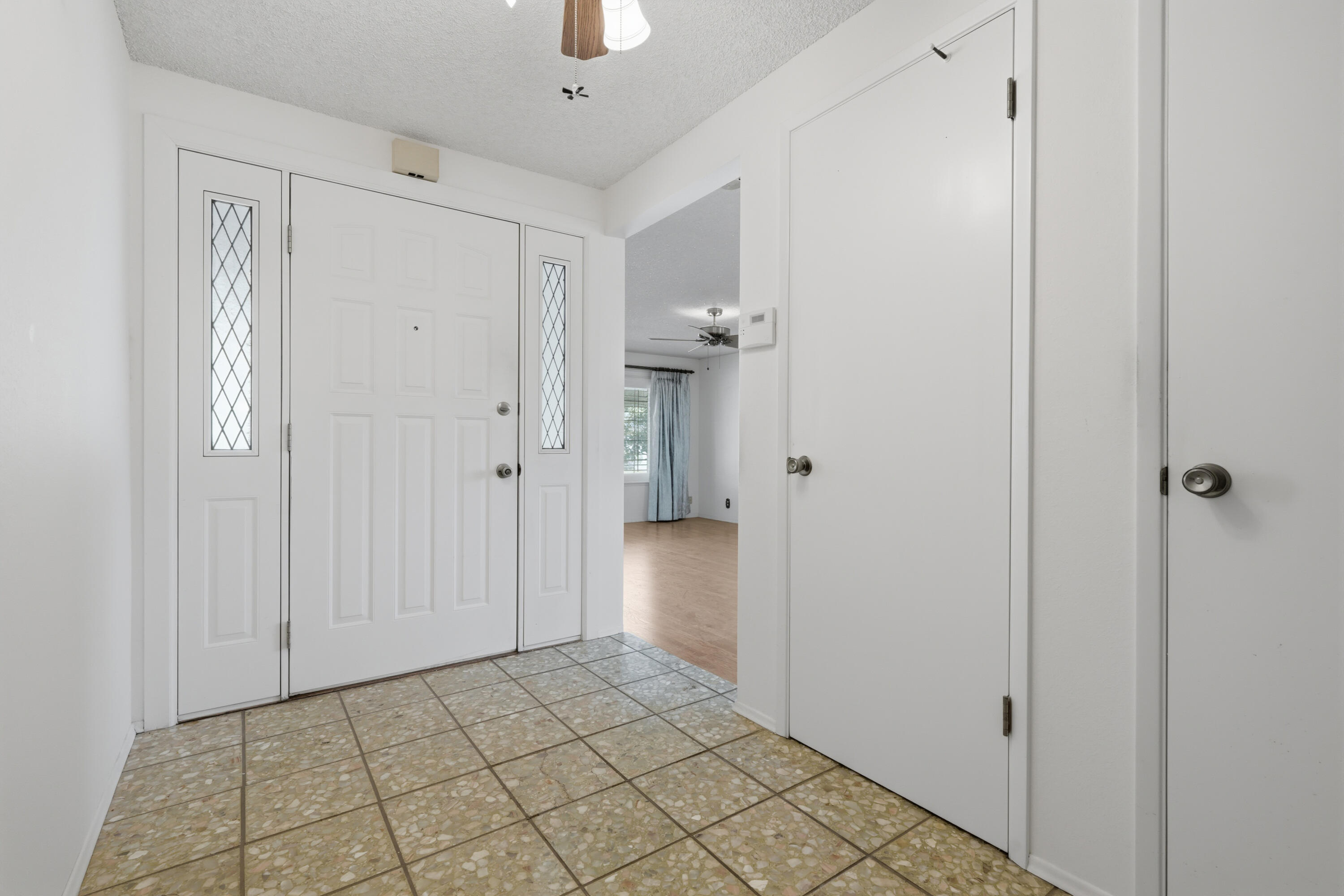 46 S Olive St, Lemoore, CA 93245