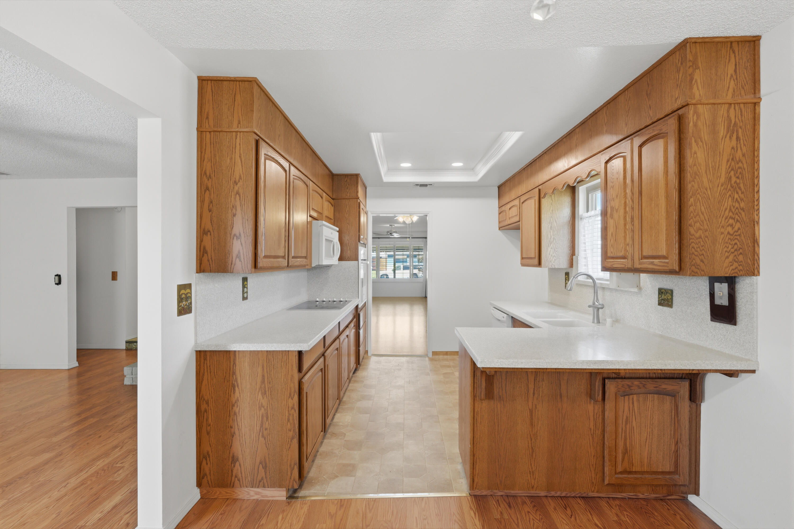 46 S Olive St, Lemoore, CA 93245