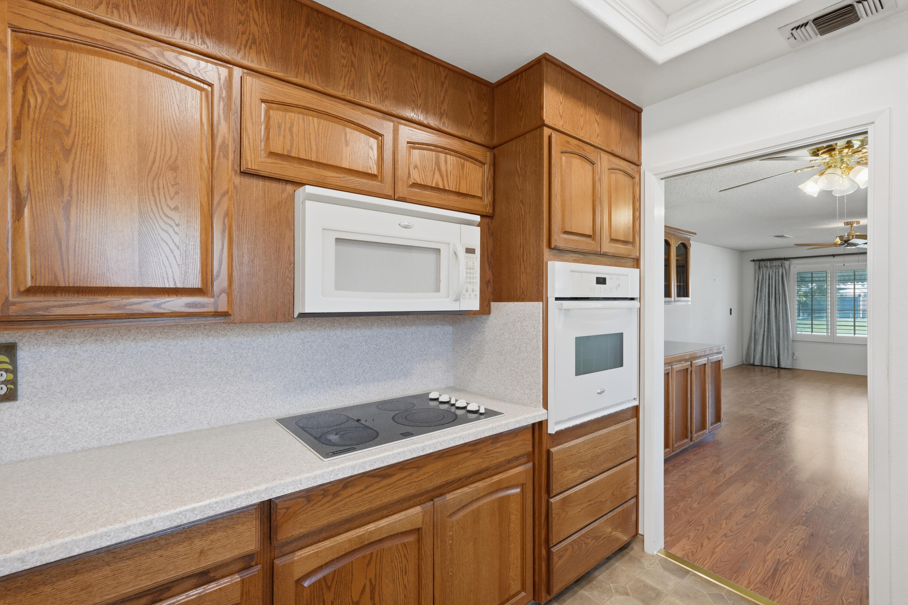 46 S Olive St, Lemoore, CA 93245