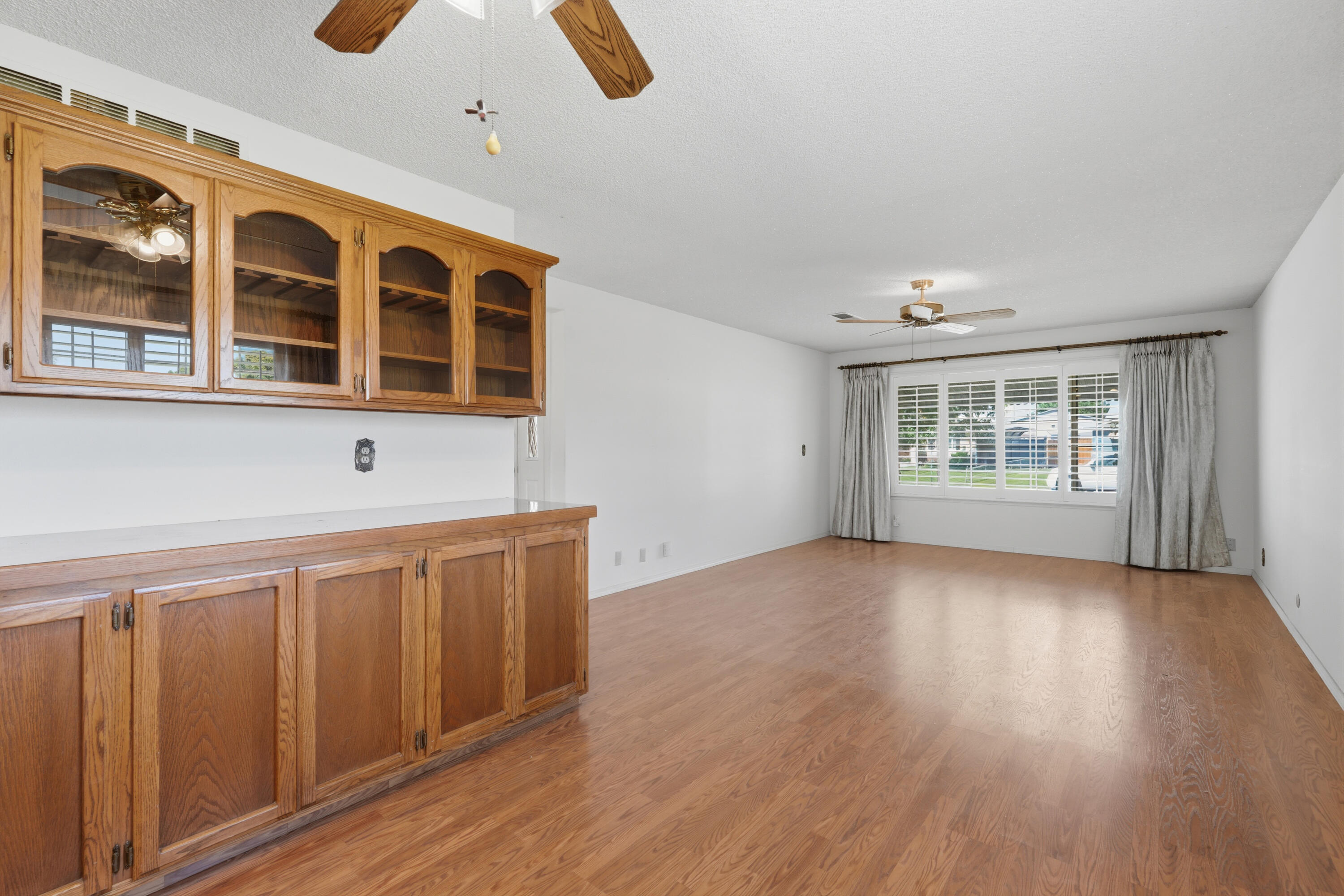 46 S Olive St, Lemoore, CA 93245