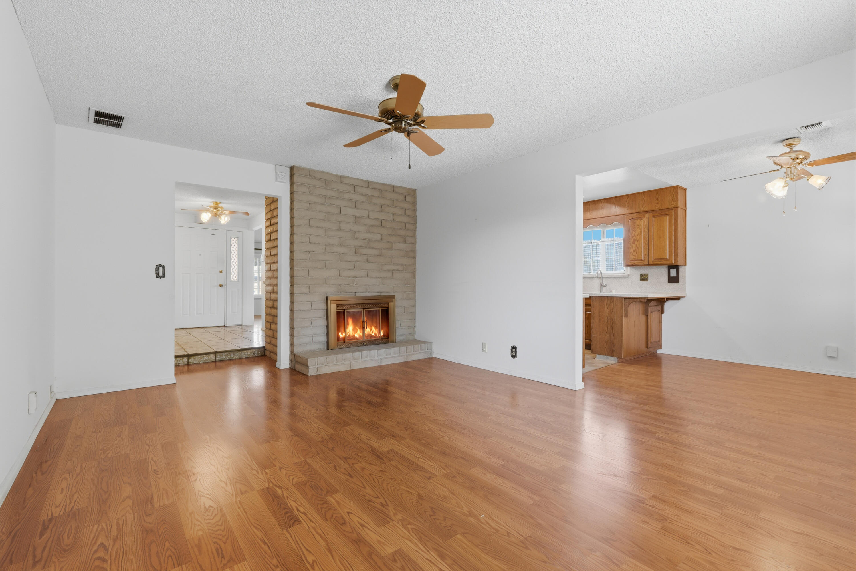 46 S Olive St, Lemoore, CA 93245