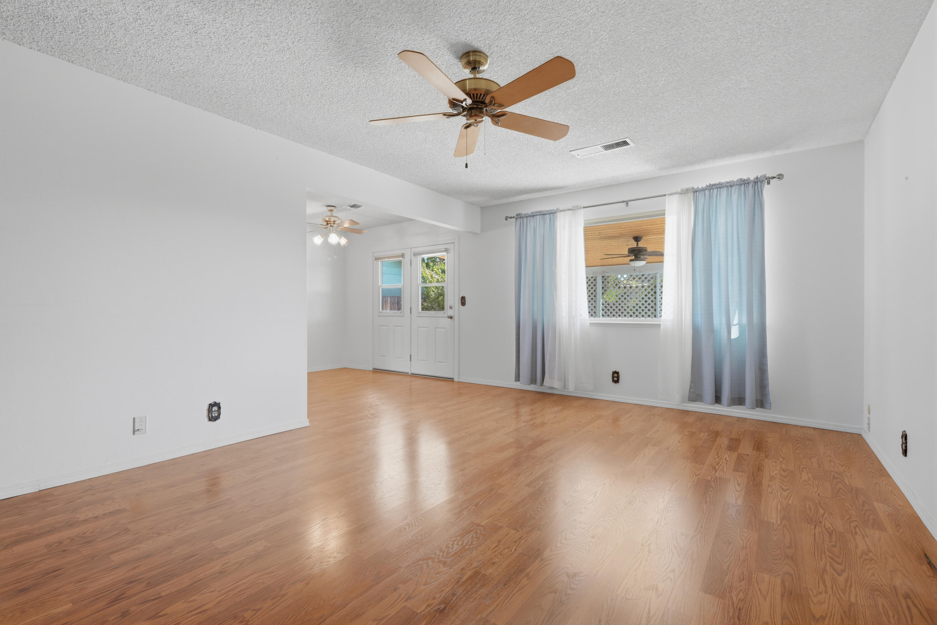 46 S Olive St, Lemoore, CA 93245