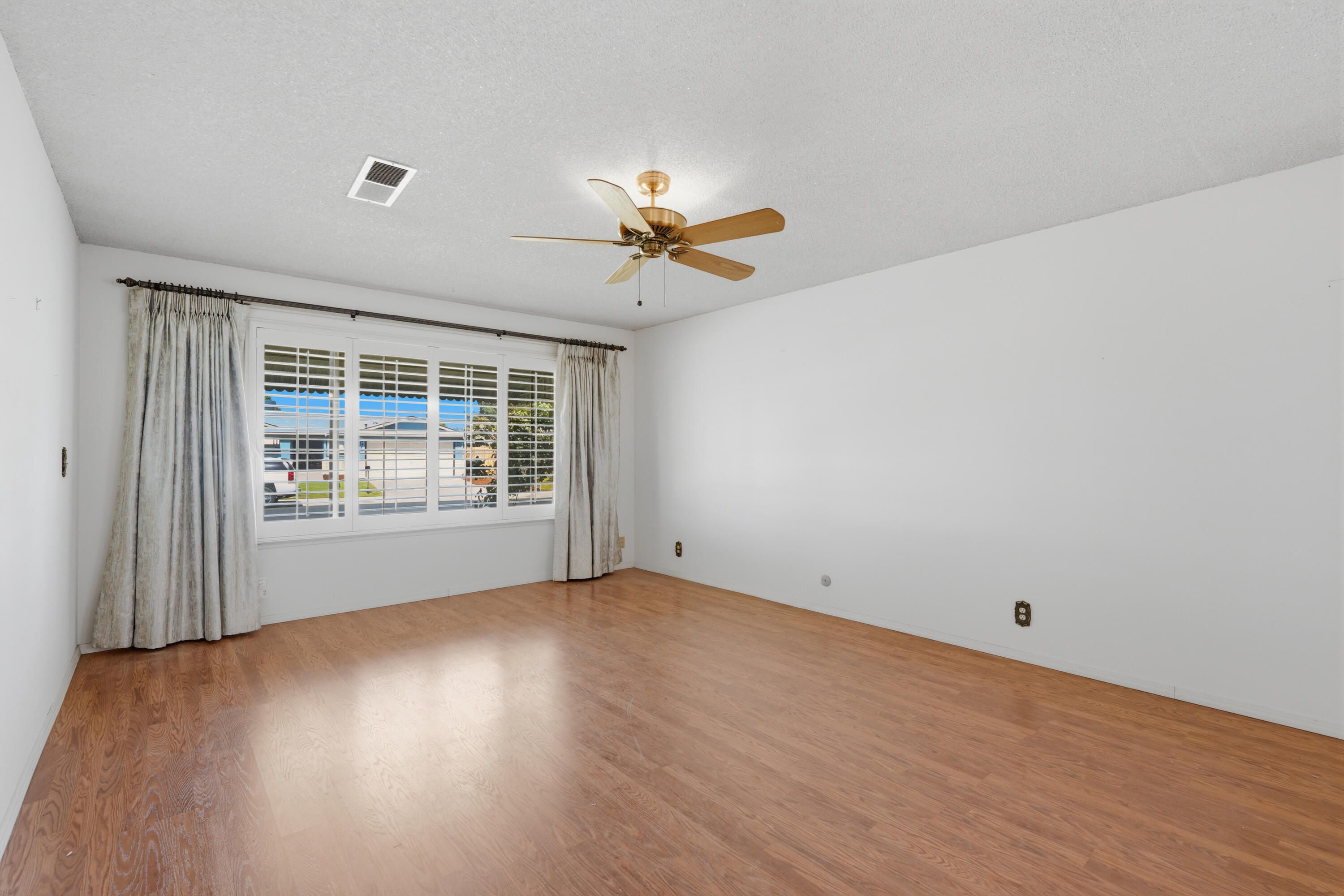 46 S Olive St, Lemoore, CA 93245
