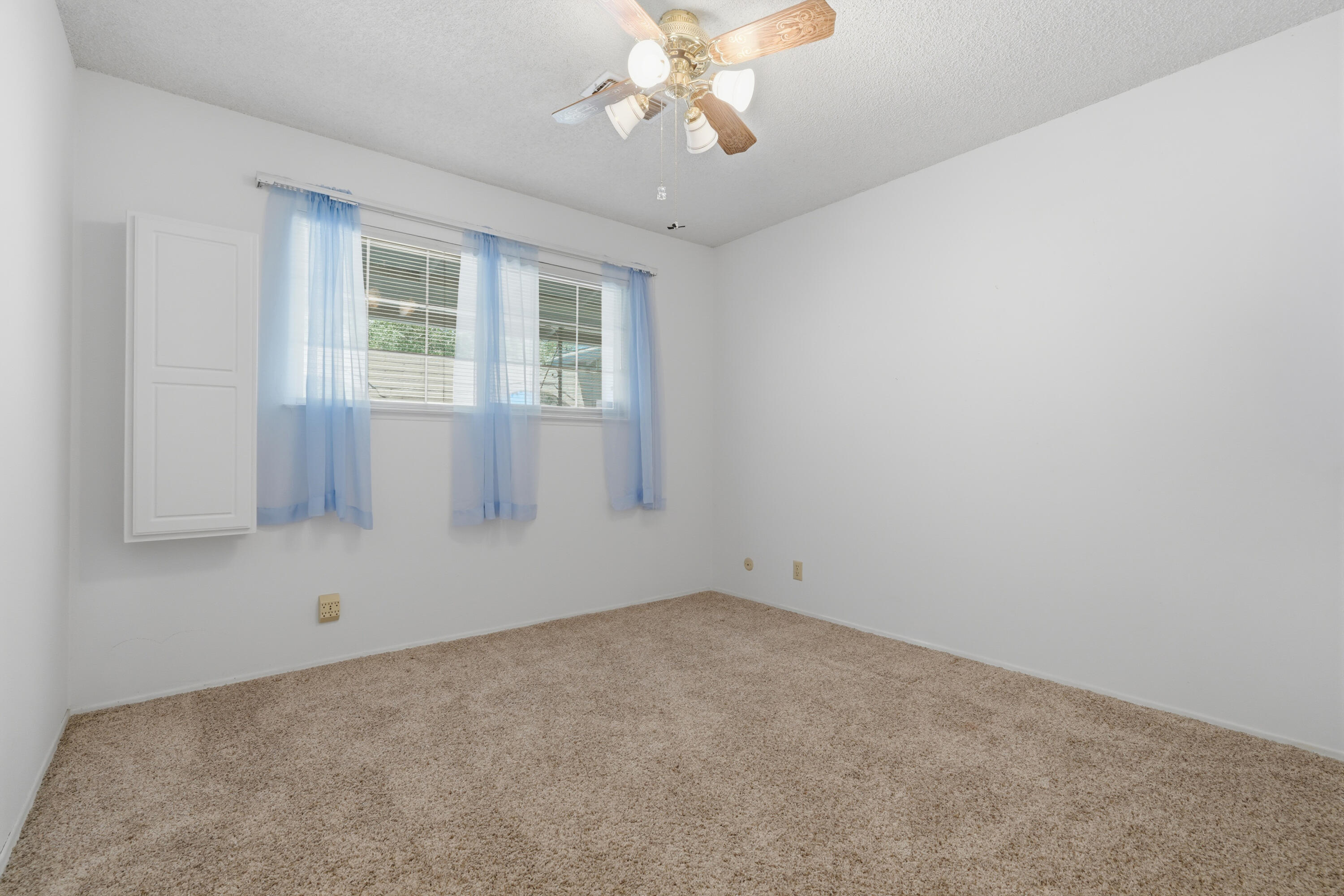 46 S Olive St, Lemoore, CA 93245