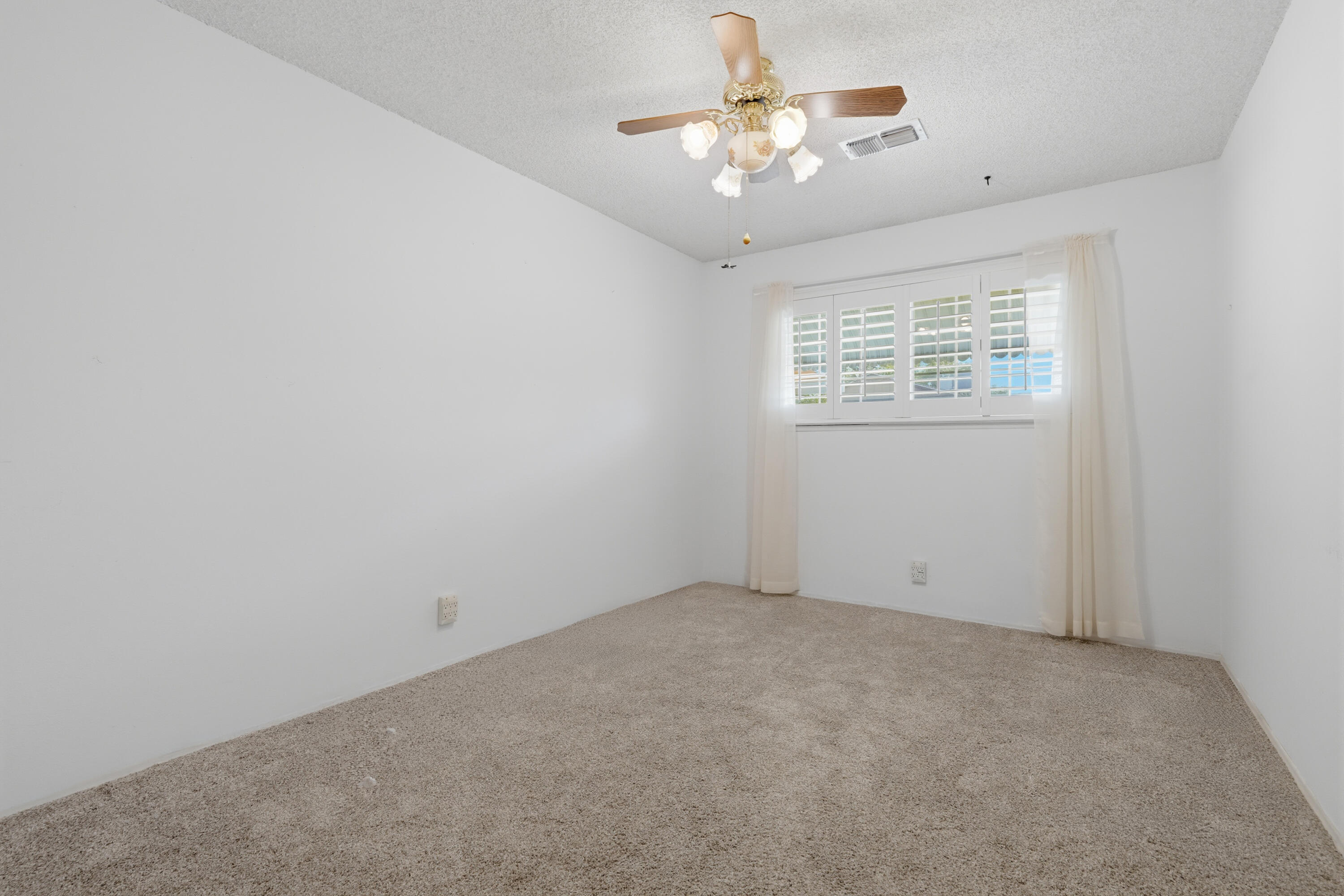 46 S Olive St, Lemoore, CA 93245