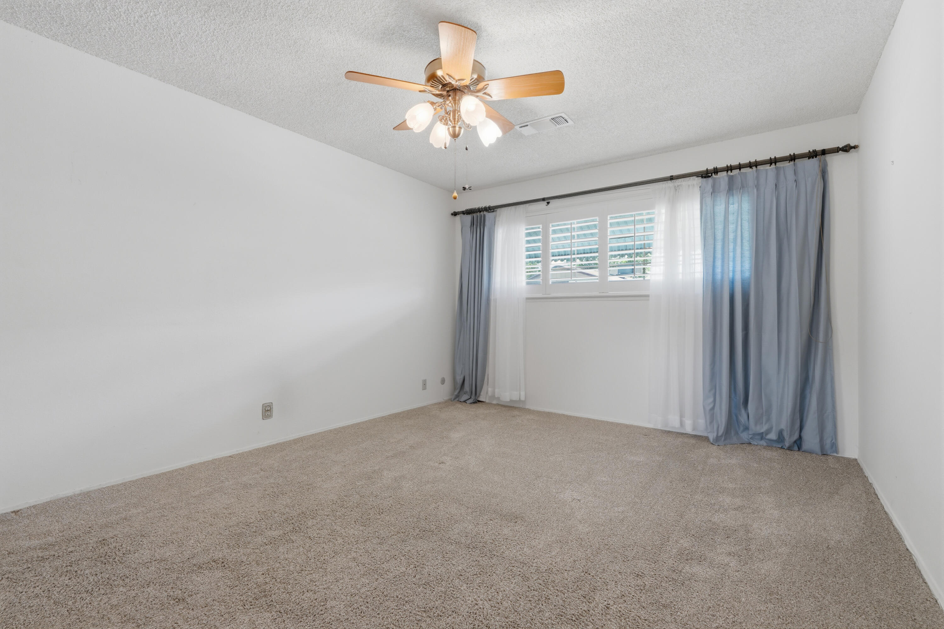 46 S Olive St, Lemoore, CA 93245