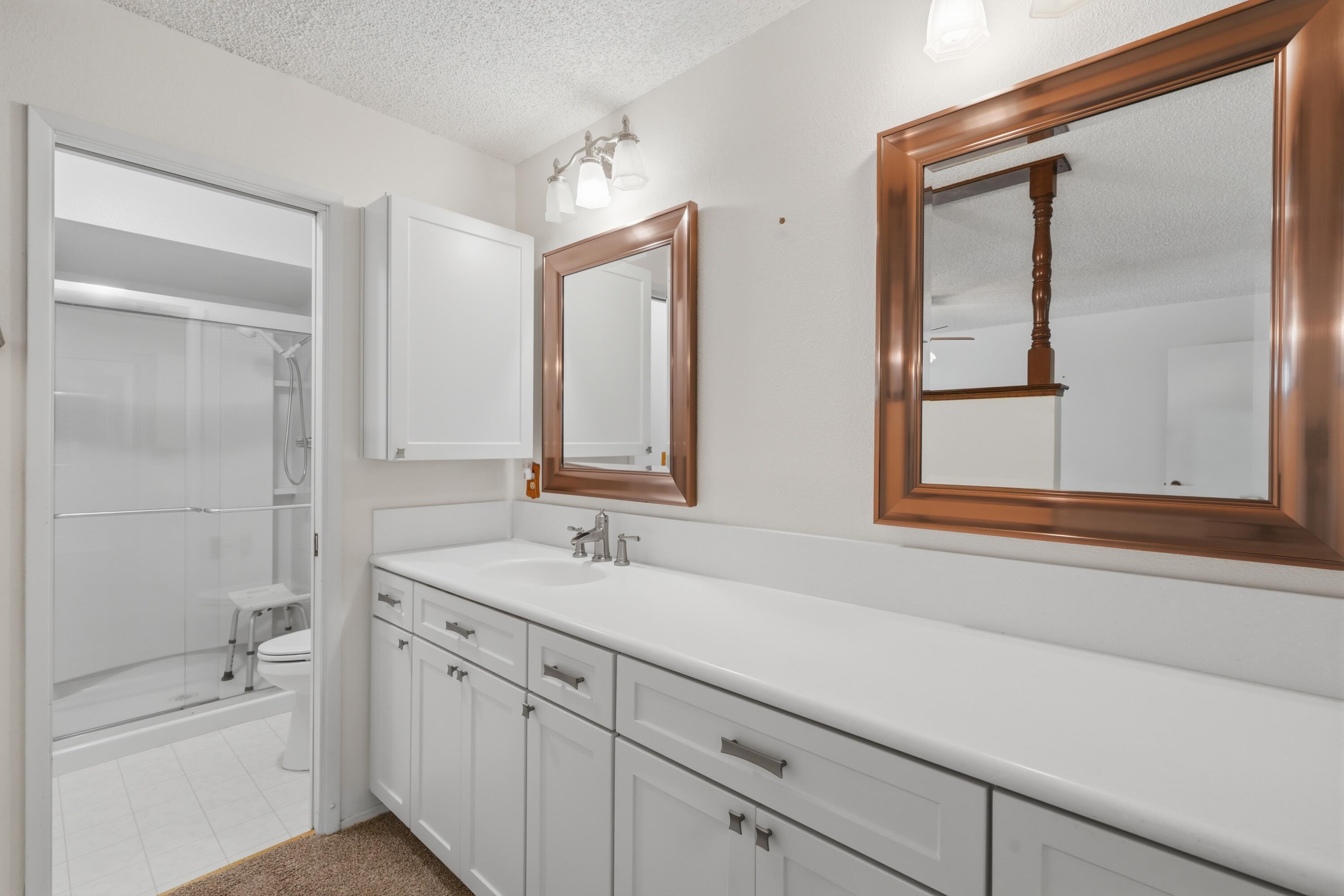 46 S Olive St, Lemoore, CA 93245