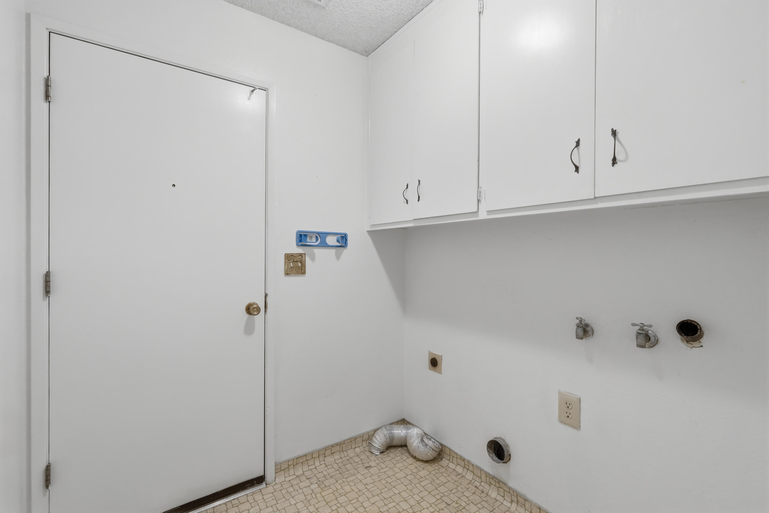 46 S Olive St, Lemoore, CA 93245