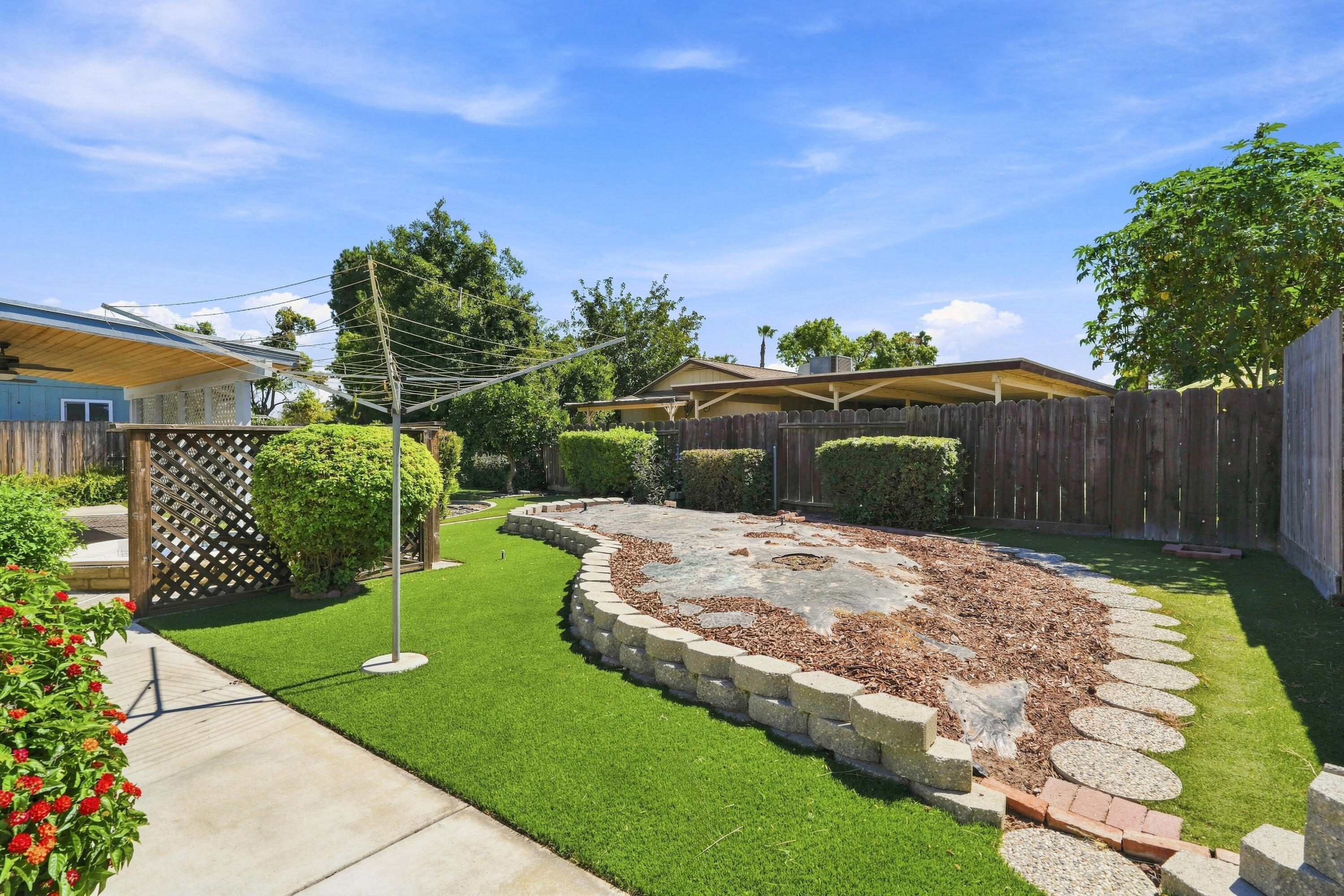 46 S Olive St, Lemoore, CA 93245