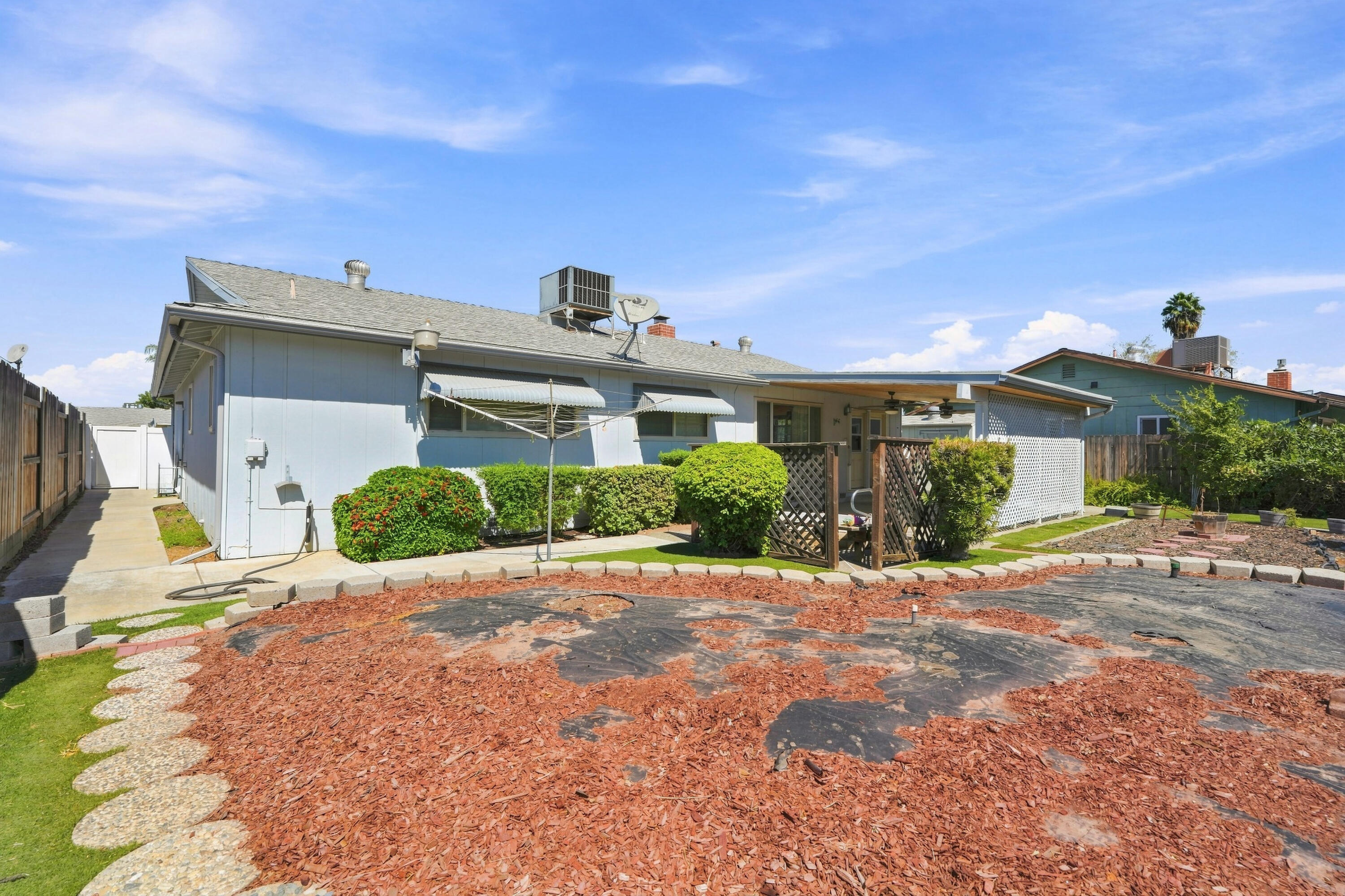 46 S Olive St, Lemoore, CA 93245