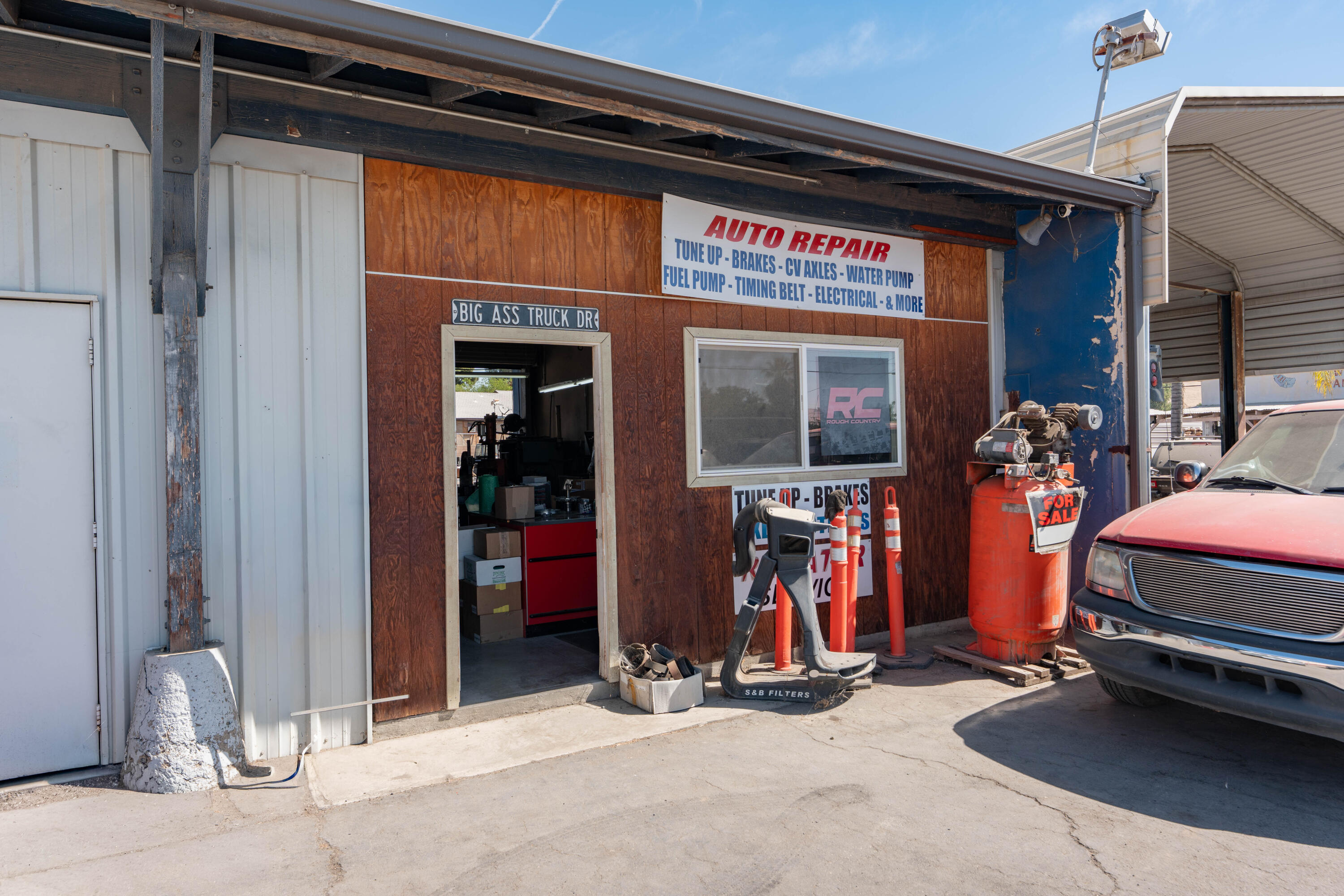 68 W Henderson Ave, Porterville, CA 93257