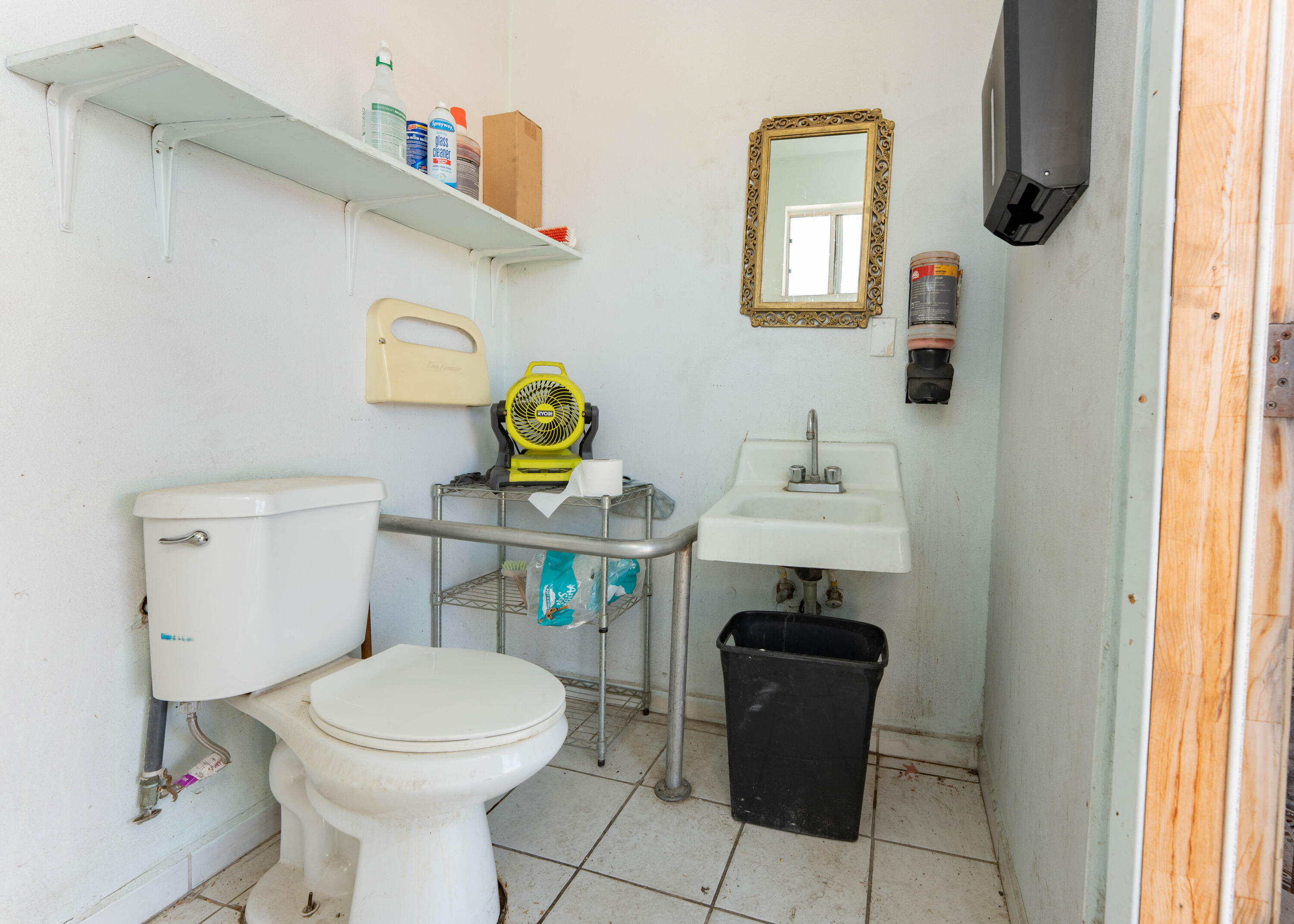 68 W Henderson Ave, Porterville, CA 93257