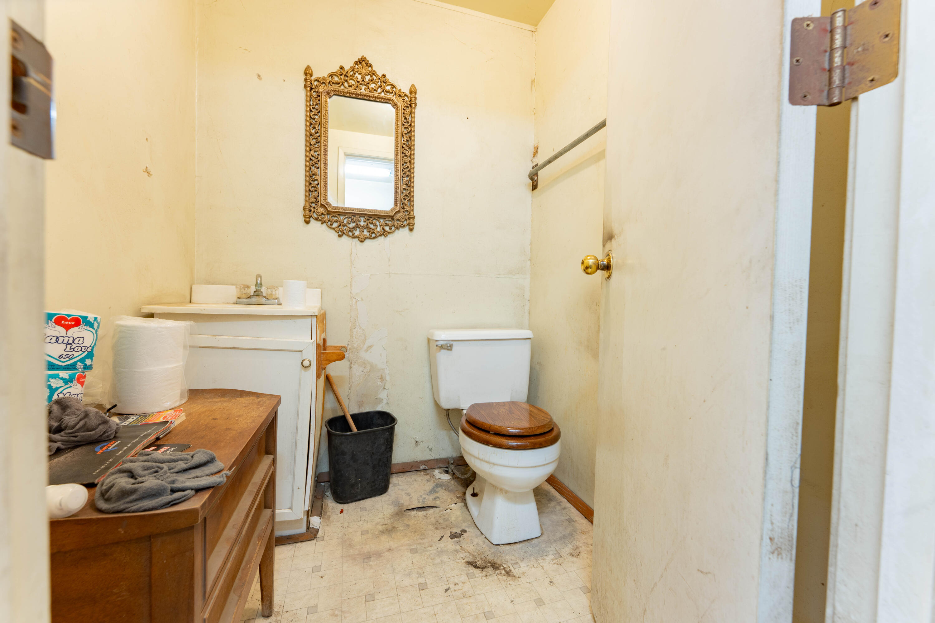 68 W Henderson Ave, Porterville, CA 93257