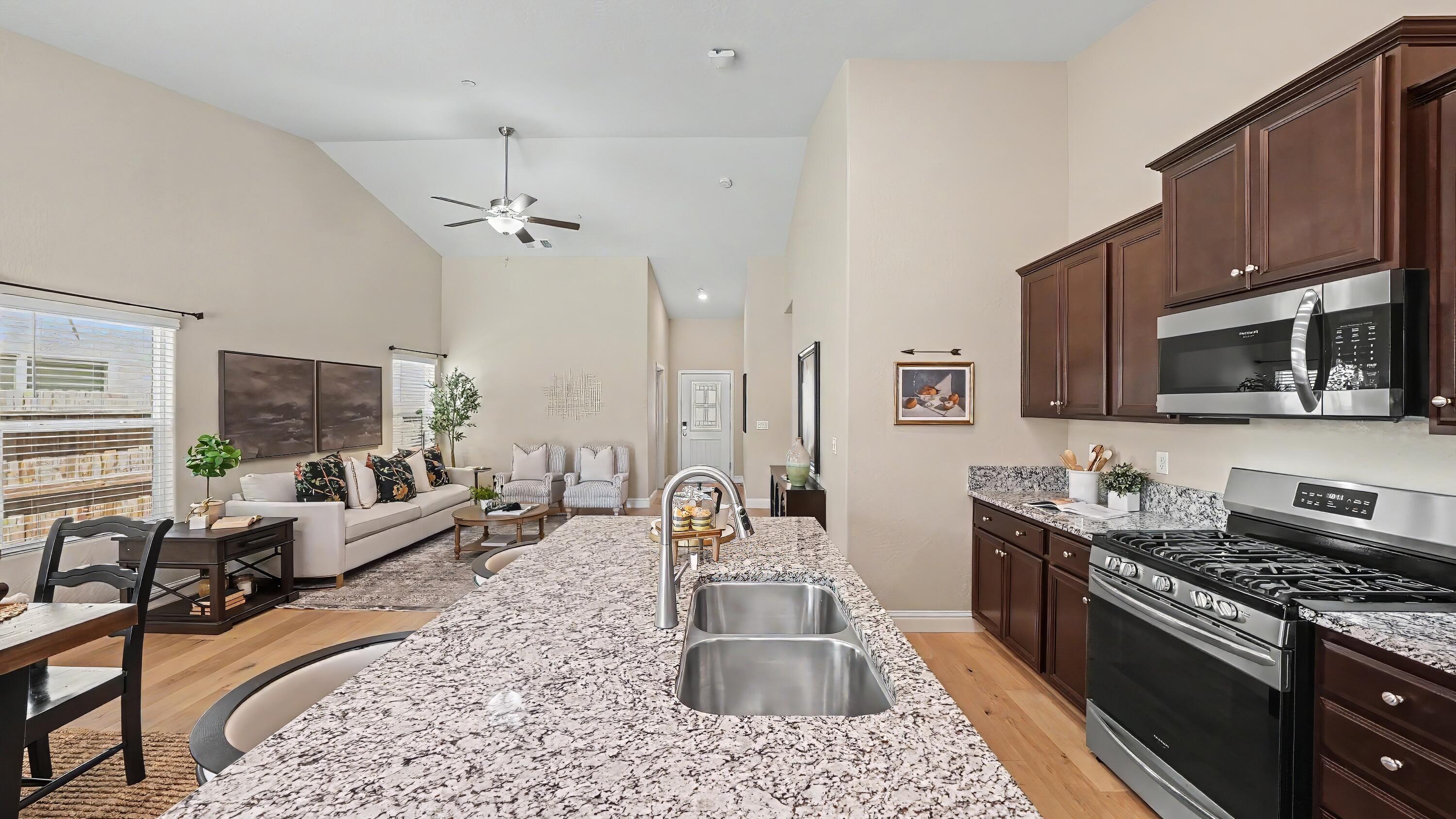 3615 E Westcott Ave, Visalia, CA 93292