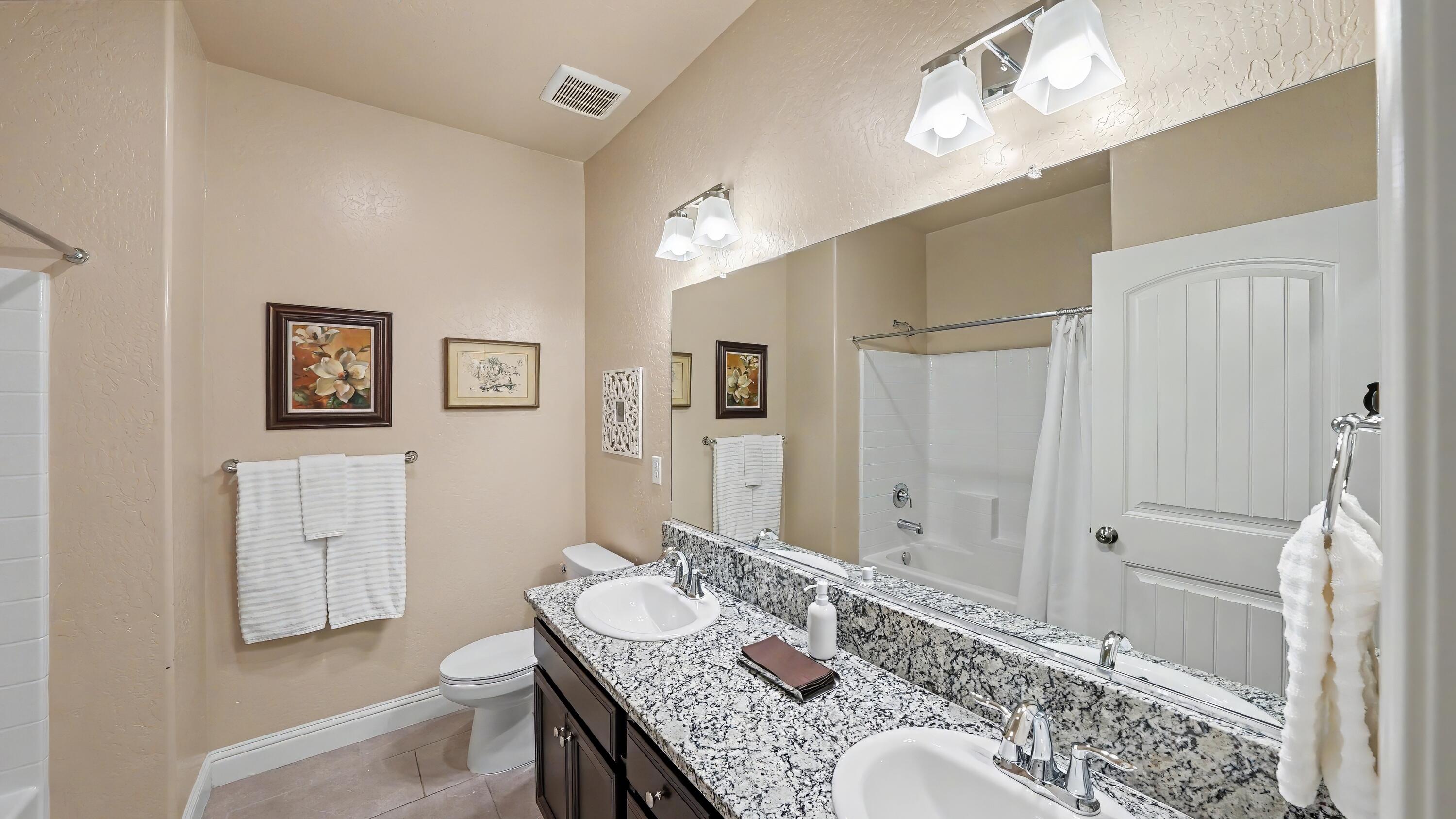 3615 E Westcott Ave, Visalia, CA 93292