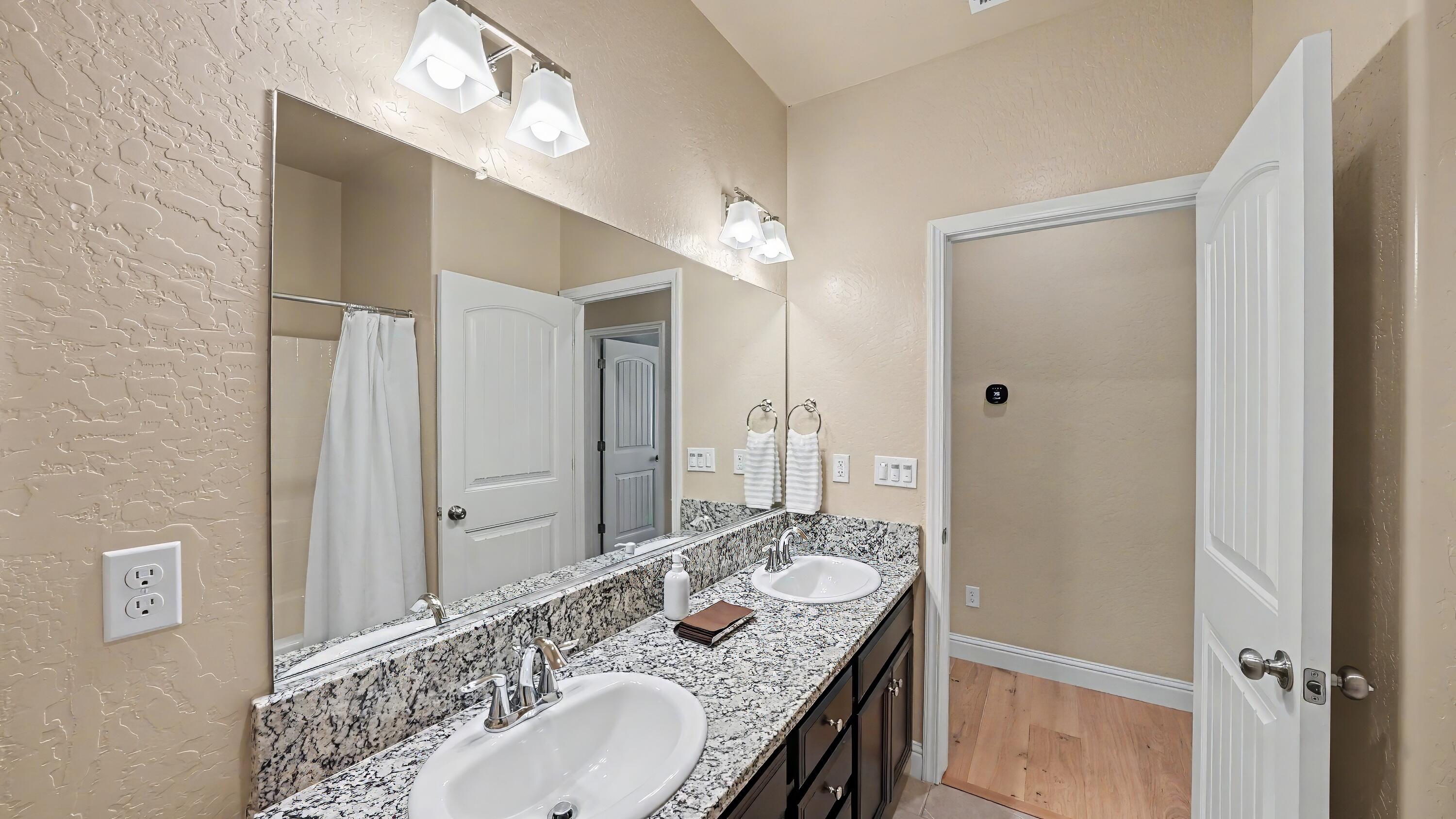 3615 E Westcott Ave, Visalia, CA 93292