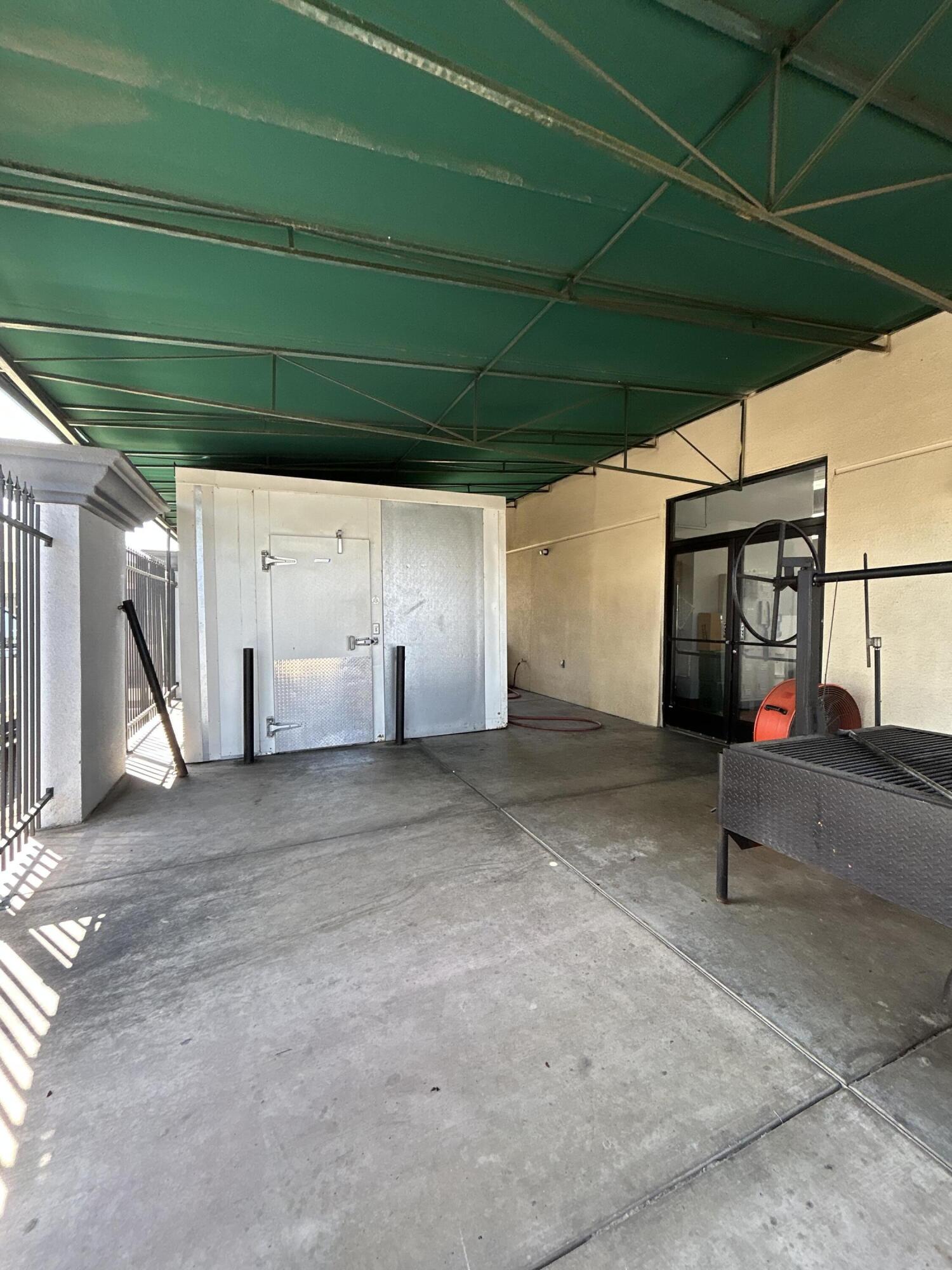 2441 N 10th Ave, Hanford, CA 93230