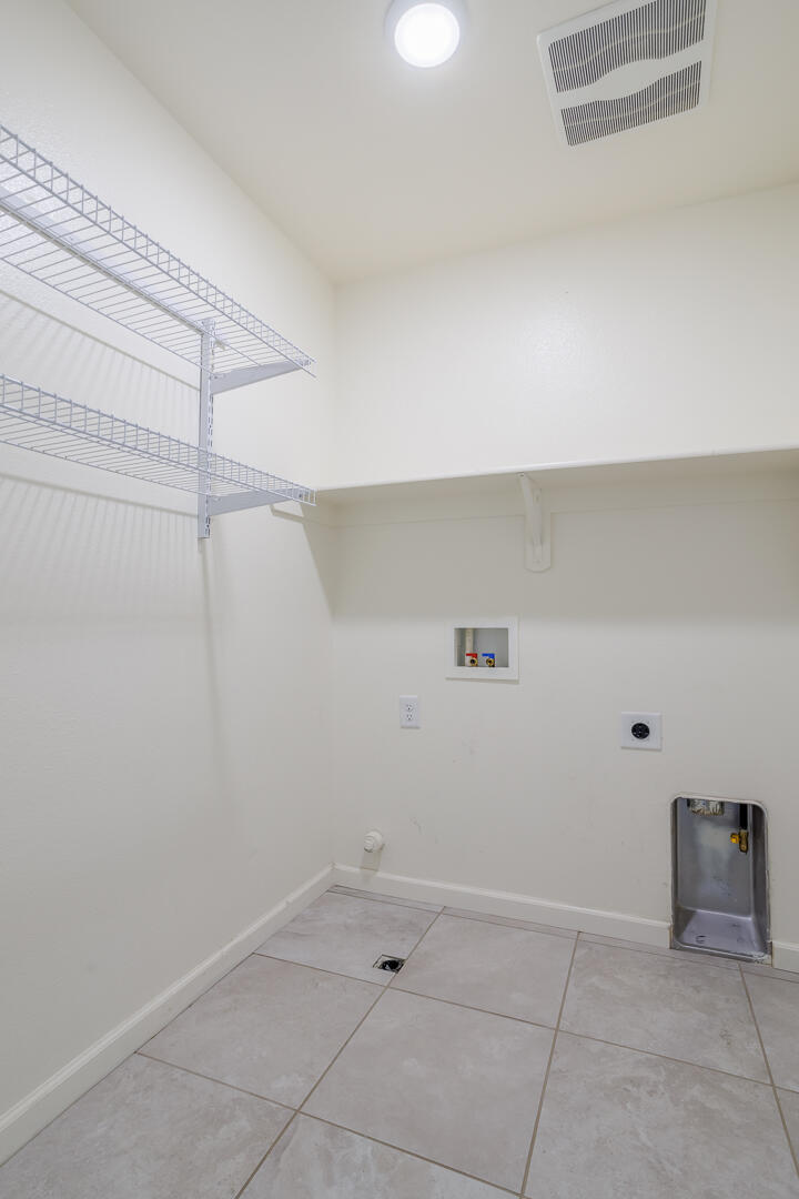 627 S Elverta St, Visalia, CA 93292