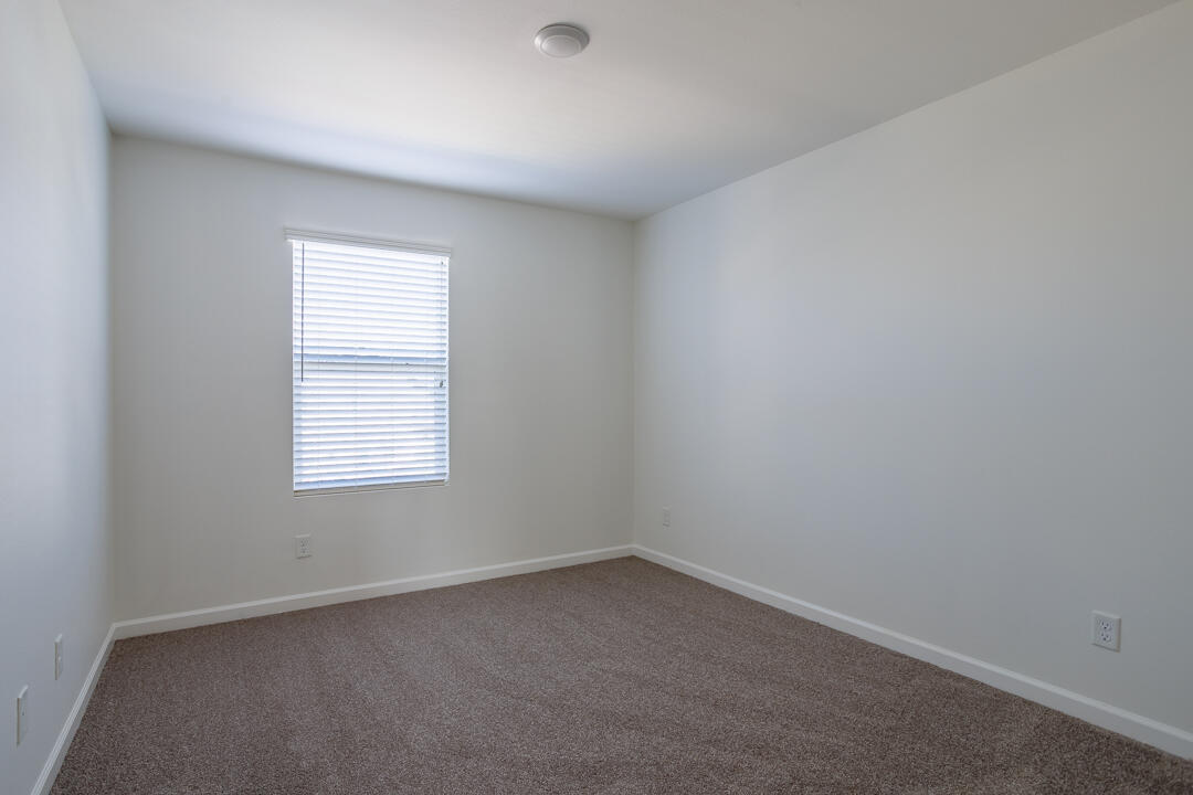 627 S Elverta St, Visalia, CA 93292