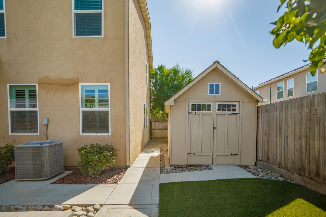 627 S Elverta St, Visalia, CA 93292