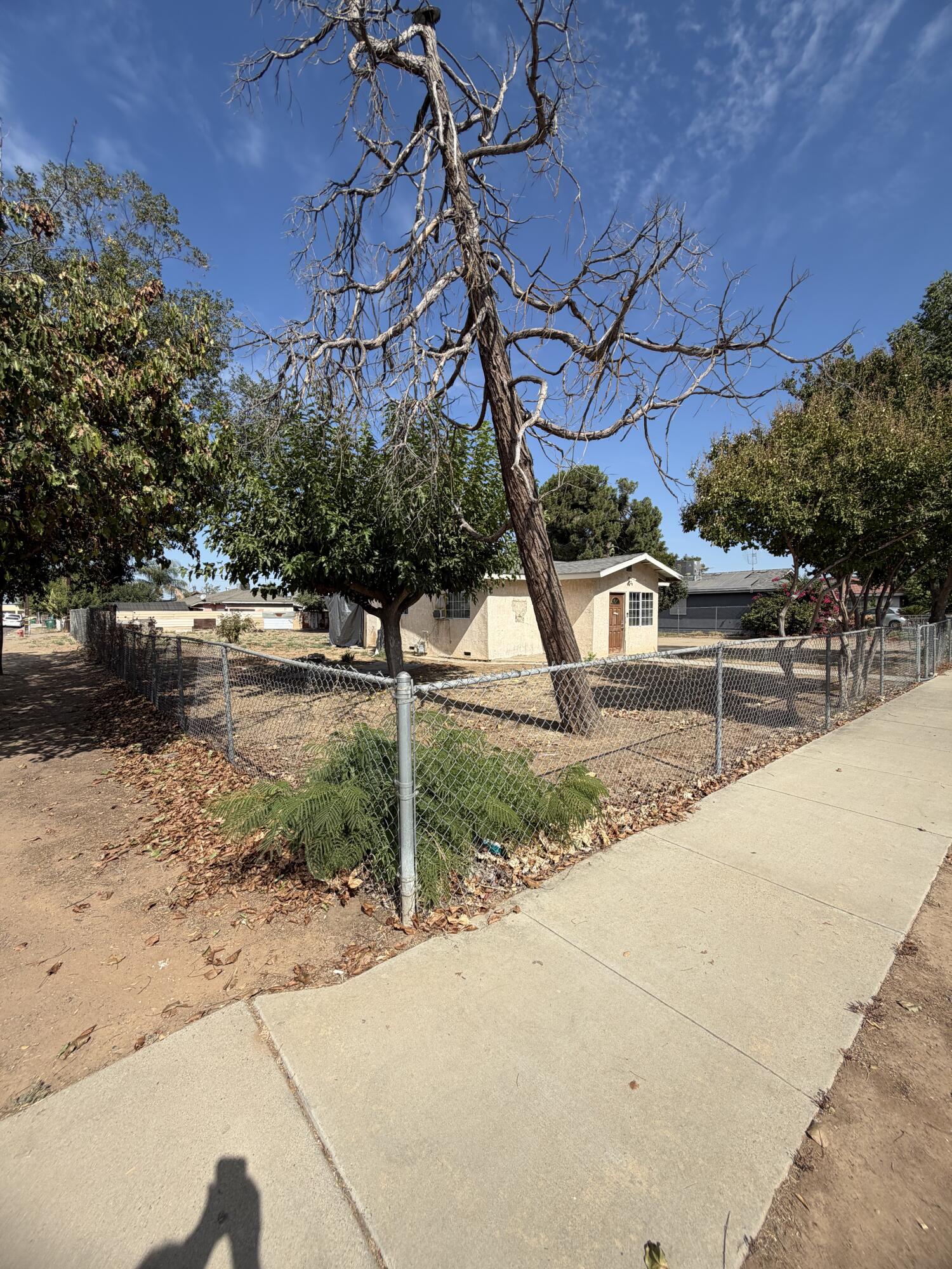 767 12th St, Orange Cove, CA 93646