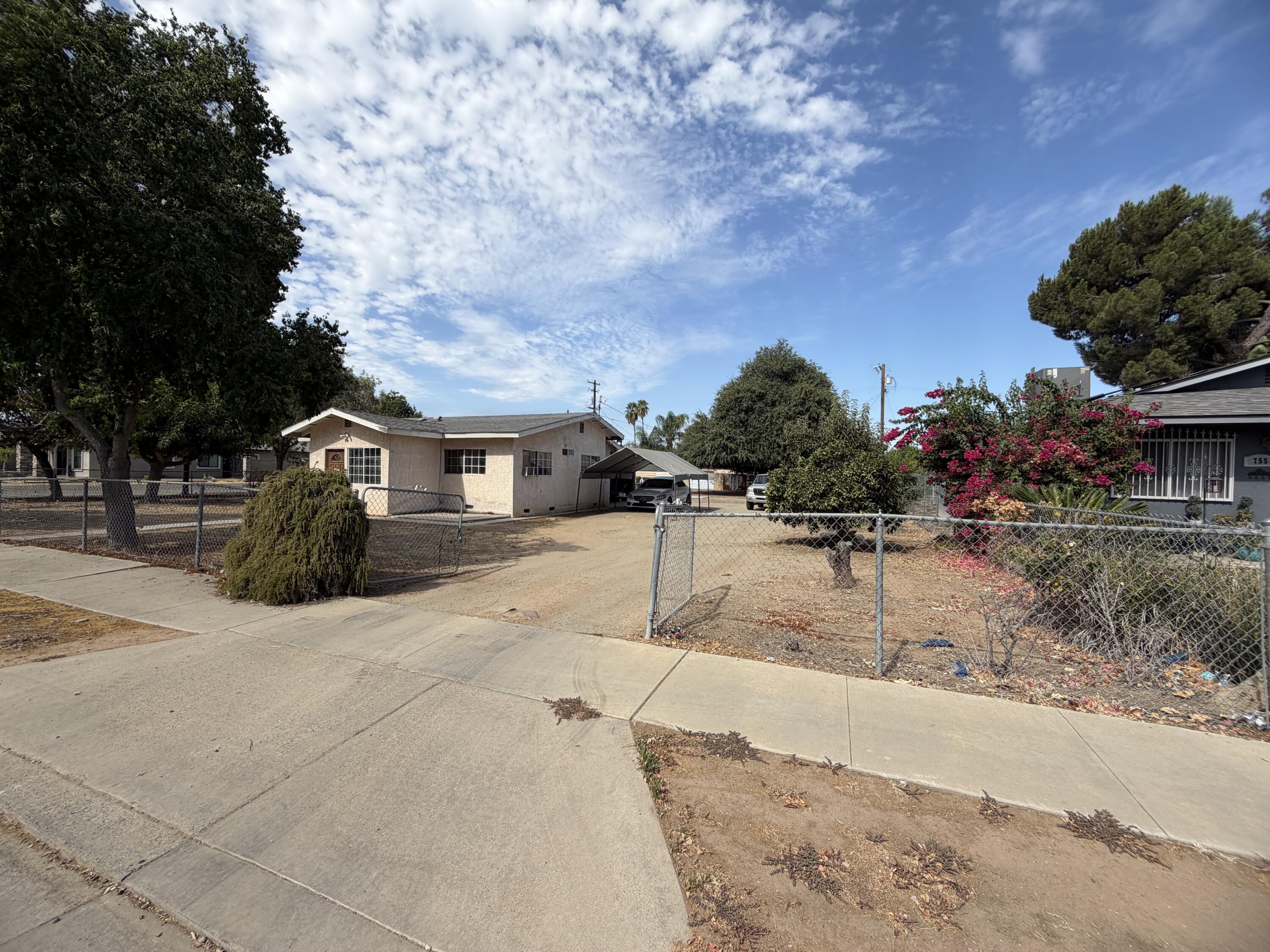 767 12th St, Orange Cove, CA 93646