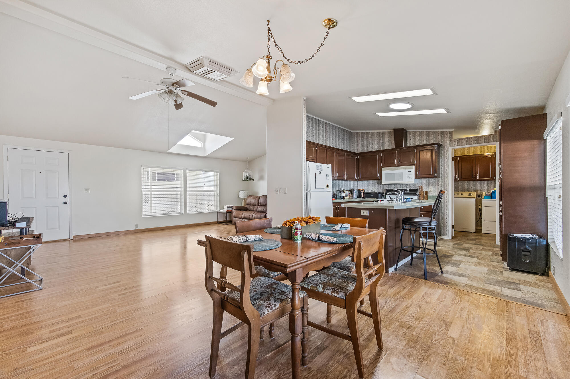 1343 W Morton Ave, Porterville, CA 93257