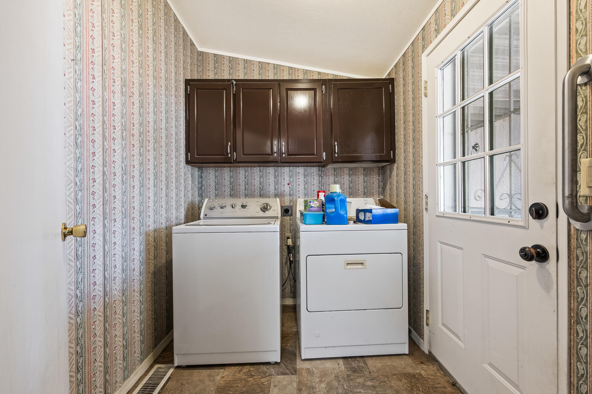 1343 W Morton Ave, Porterville, CA 93257