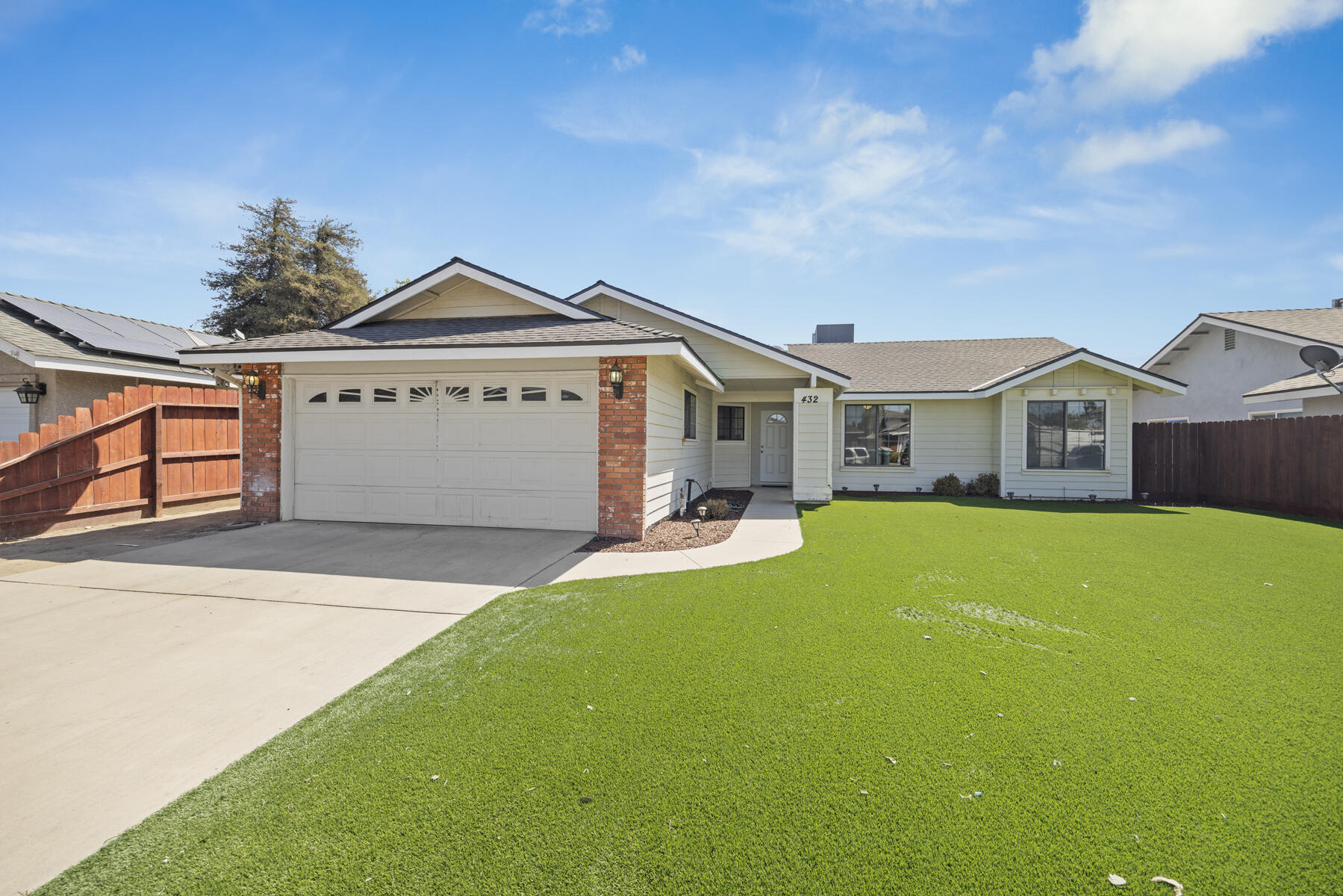 432 Parkview Ct, Tulare, CA 93274
