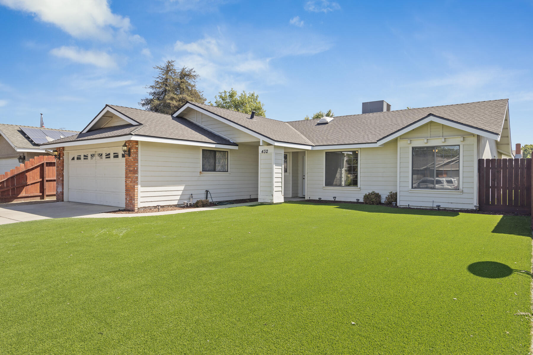 432 Parkview Ct, Tulare, CA 93274