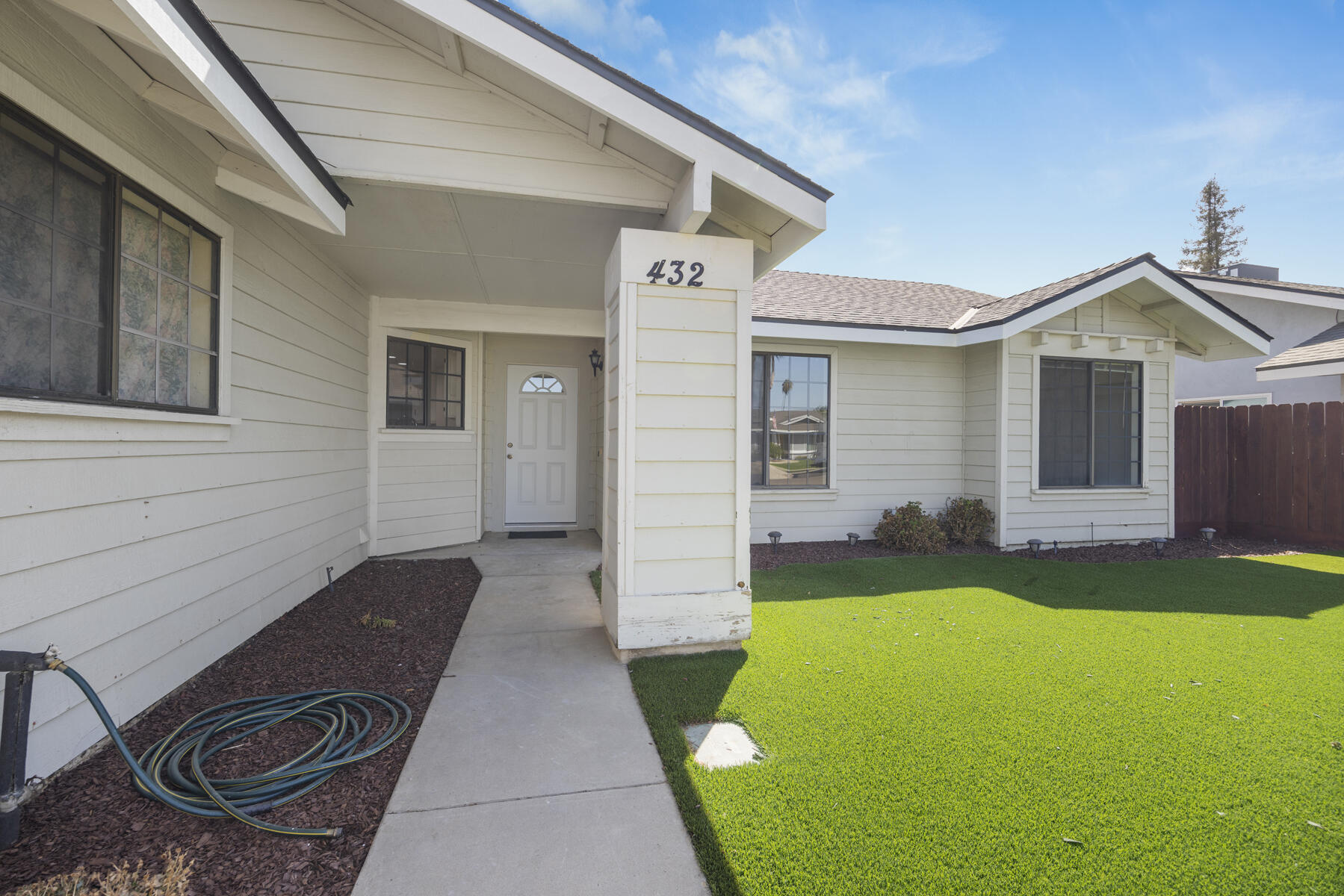 432 Parkview Ct, Tulare, CA 93274