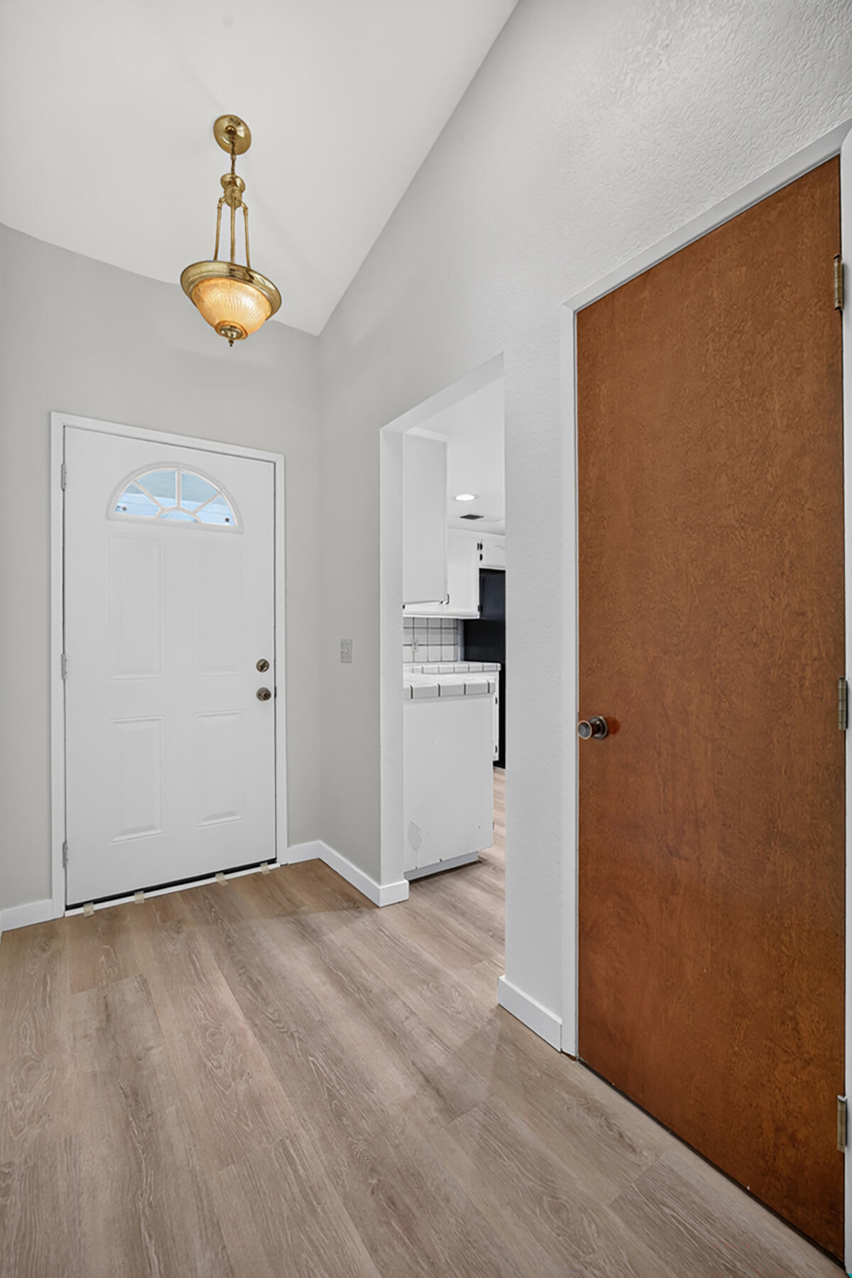 432 Parkview Ct, Tulare, CA 93274