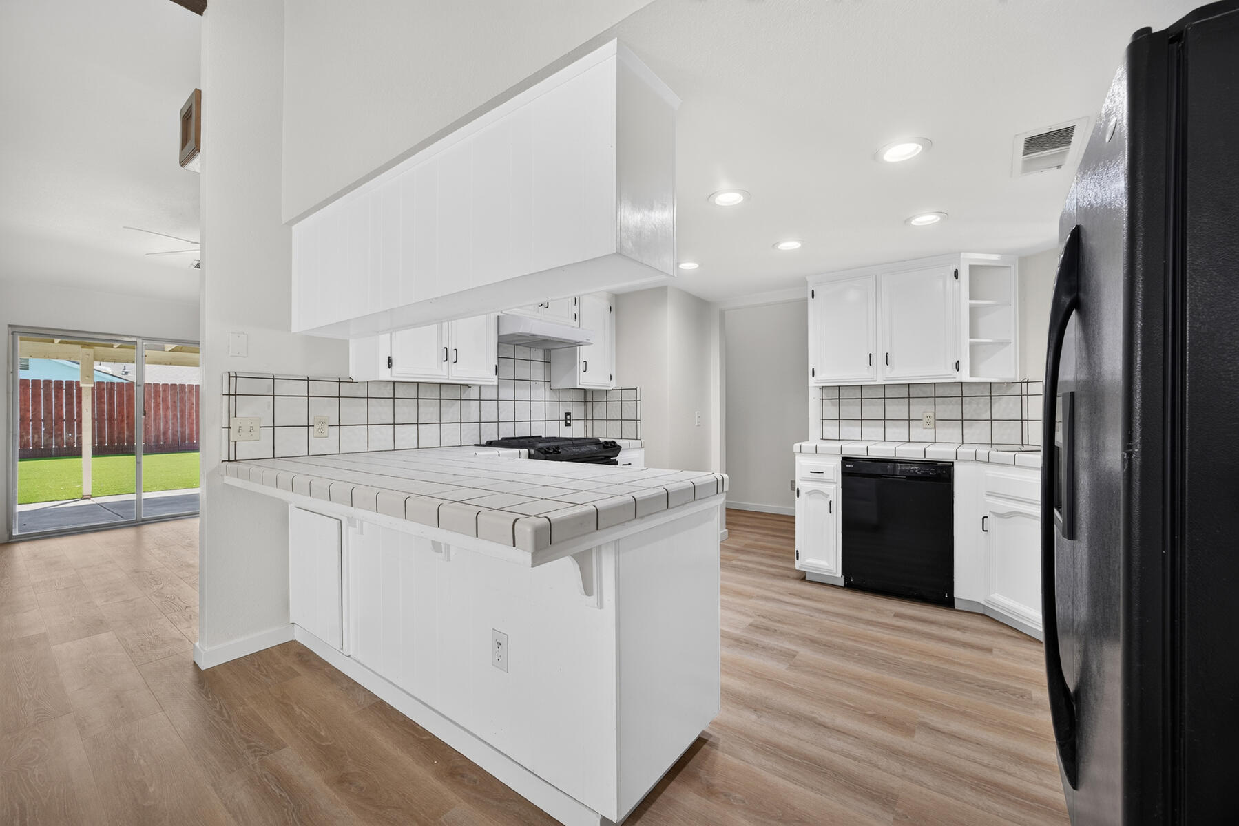 432 Parkview Ct, Tulare, CA 93274