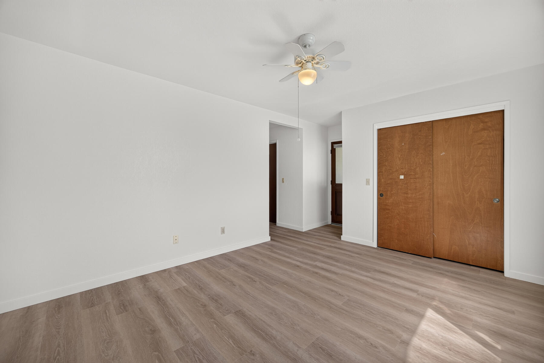 432 Parkview Ct, Tulare, CA 93274