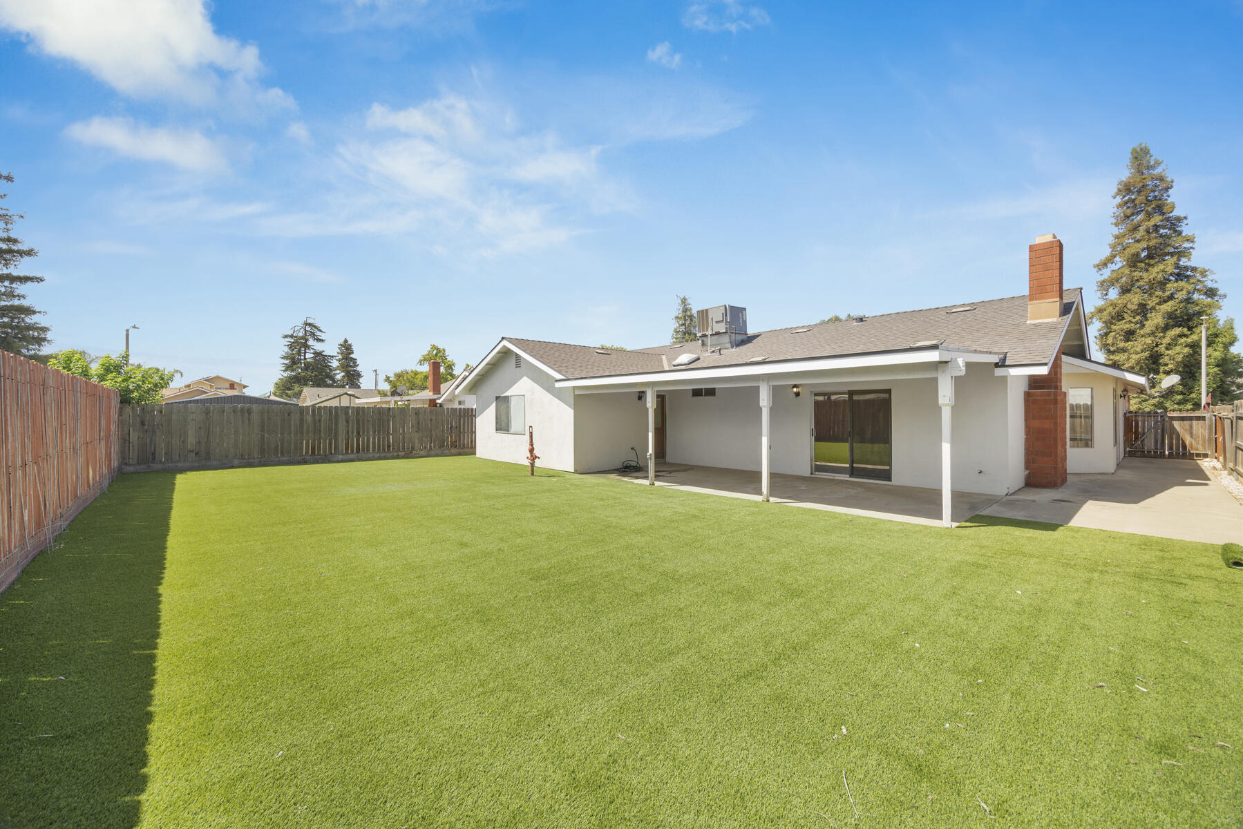 432 Parkview Ct, Tulare, CA 93274