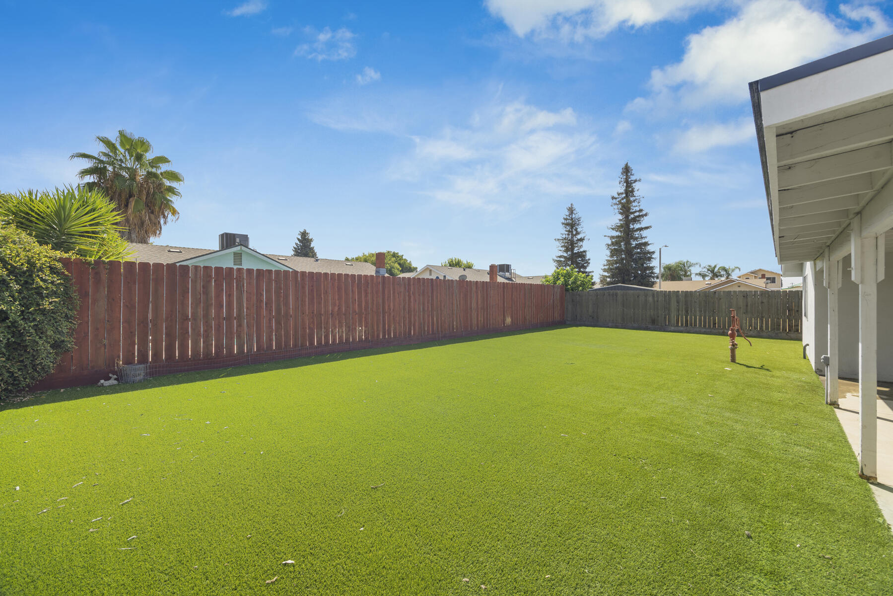 432 Parkview Ct, Tulare, CA 93274
