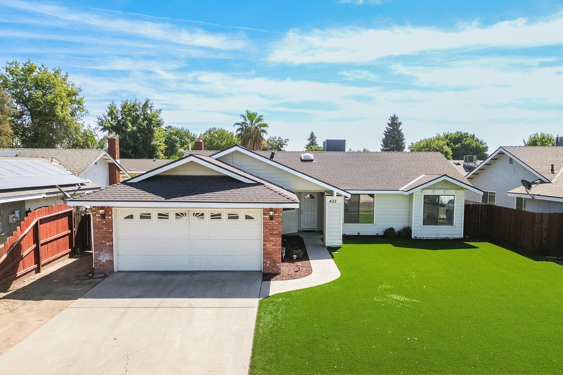 432 Parkview Ct, Tulare, CA 93274