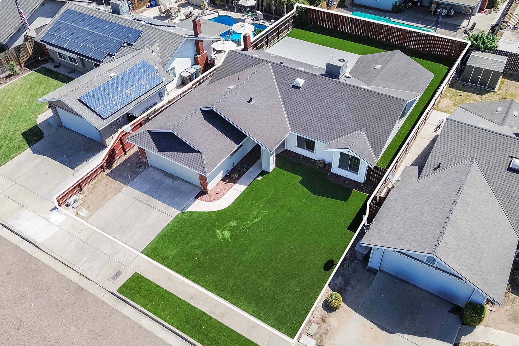 432 Parkview Ct, Tulare, CA 93274