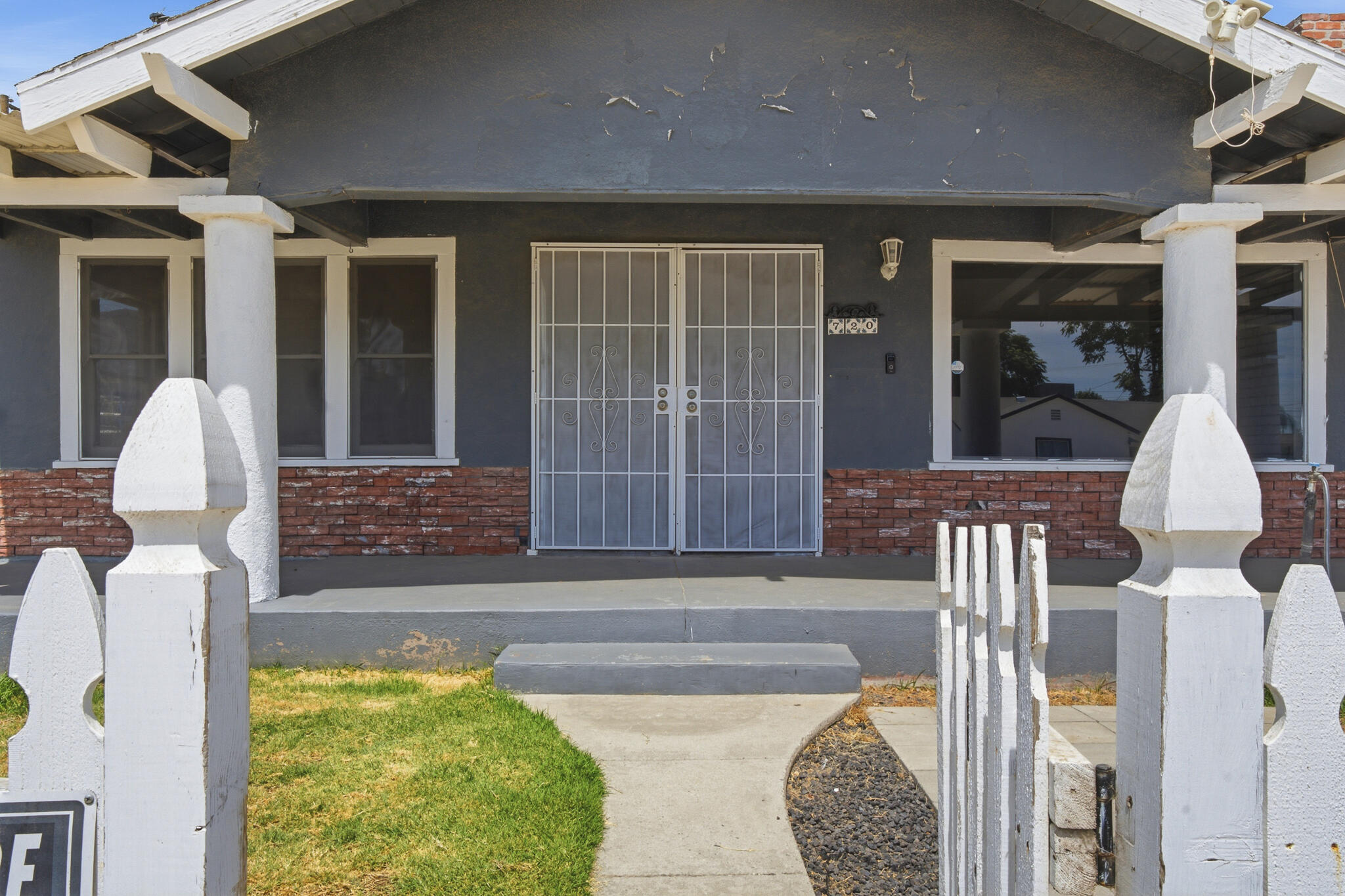 720 E Ventura Ave, Tulare, CA 93274