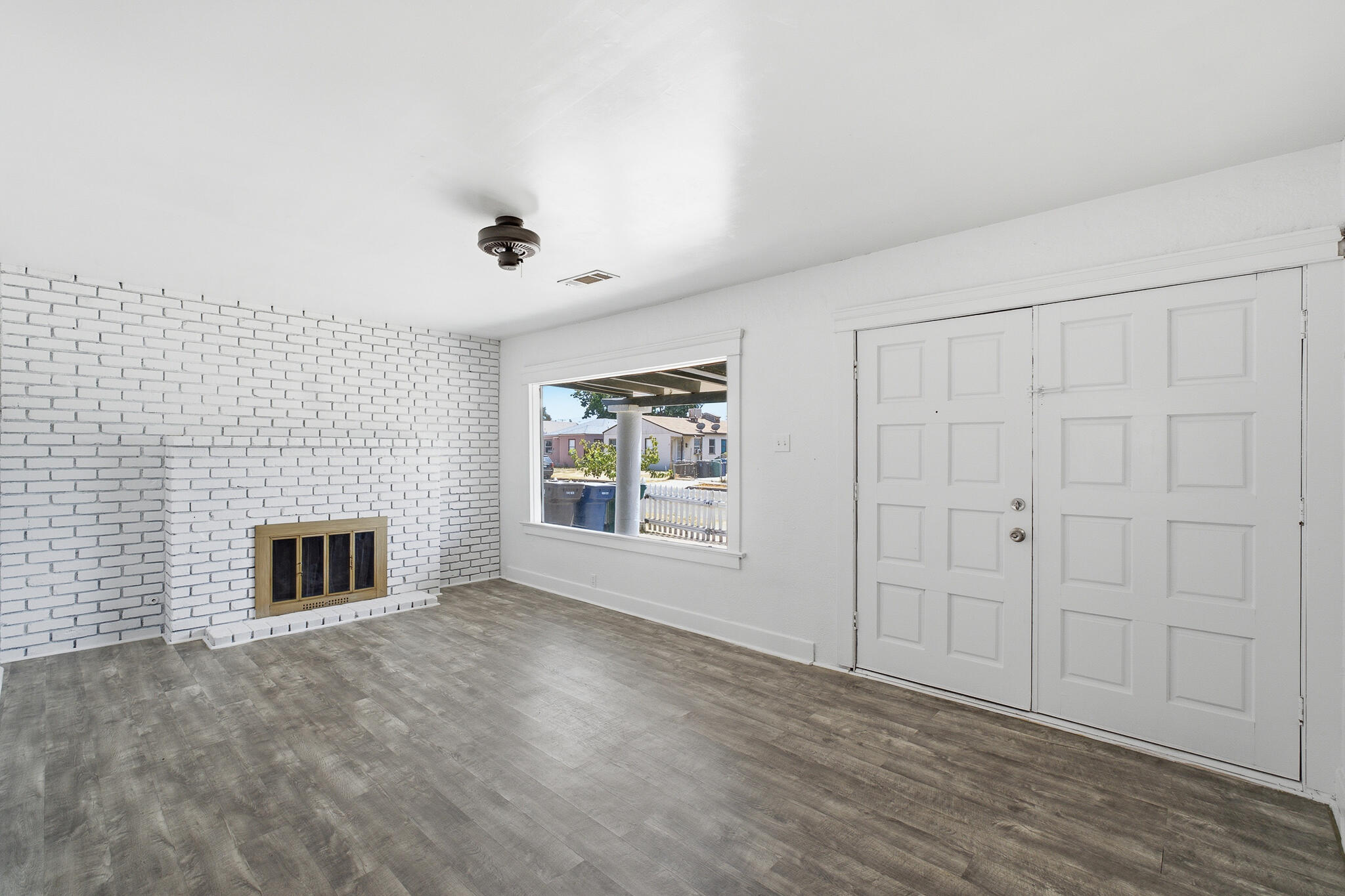 720 E Ventura Ave, Tulare, CA 93274